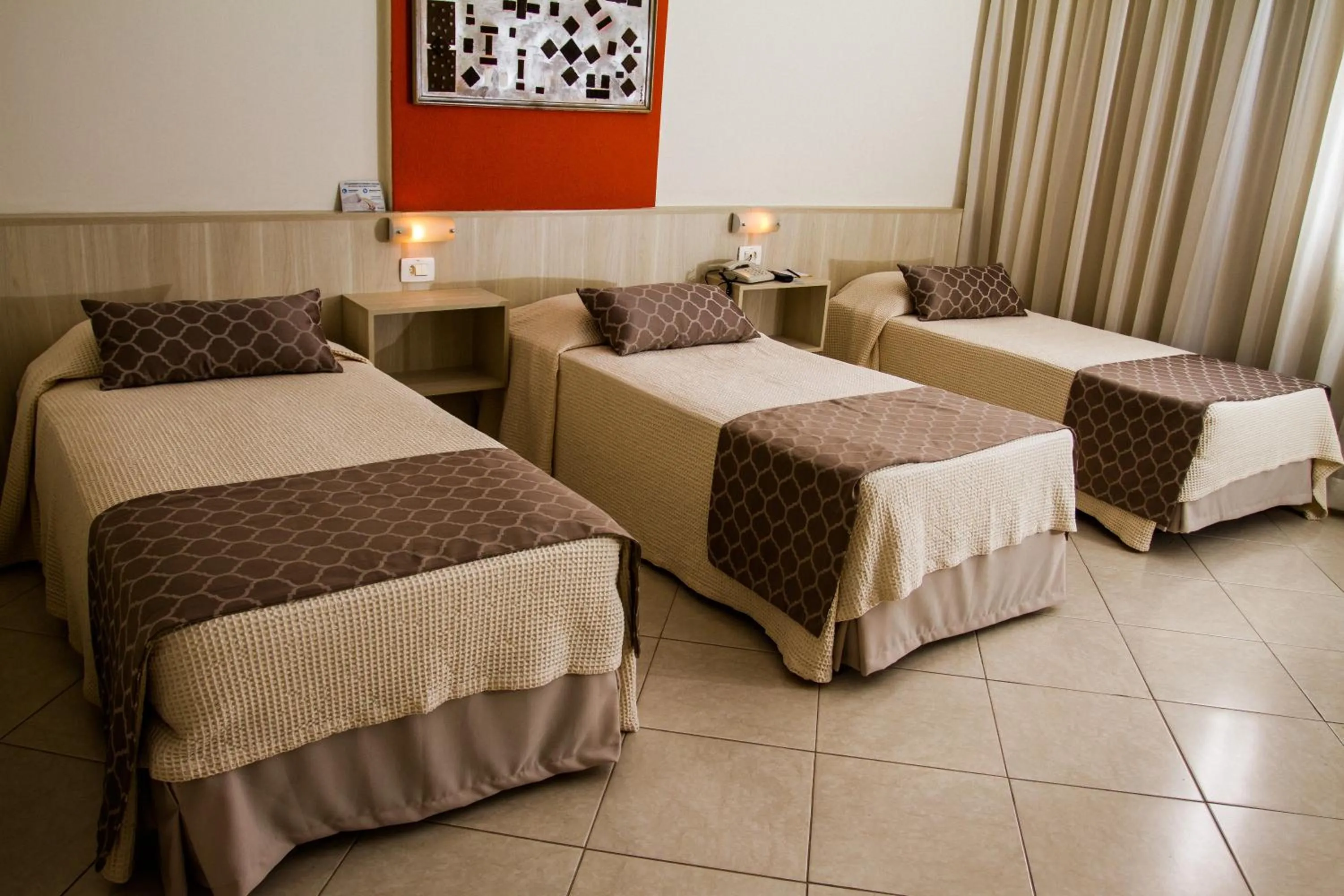 Bed in Hotel Binder Quality Inn