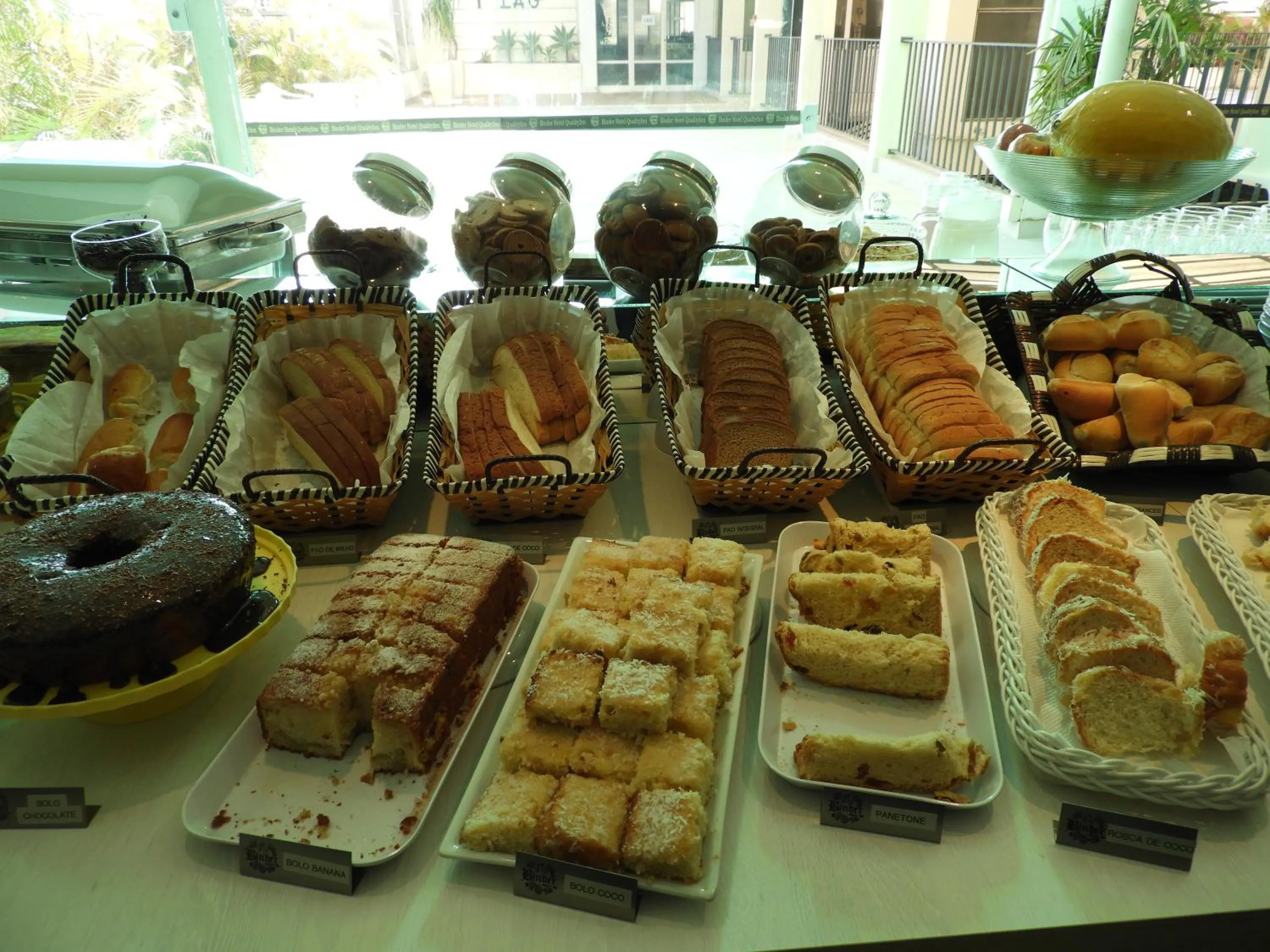 Restaurant/places to eat in Hotel Binder Quality Inn