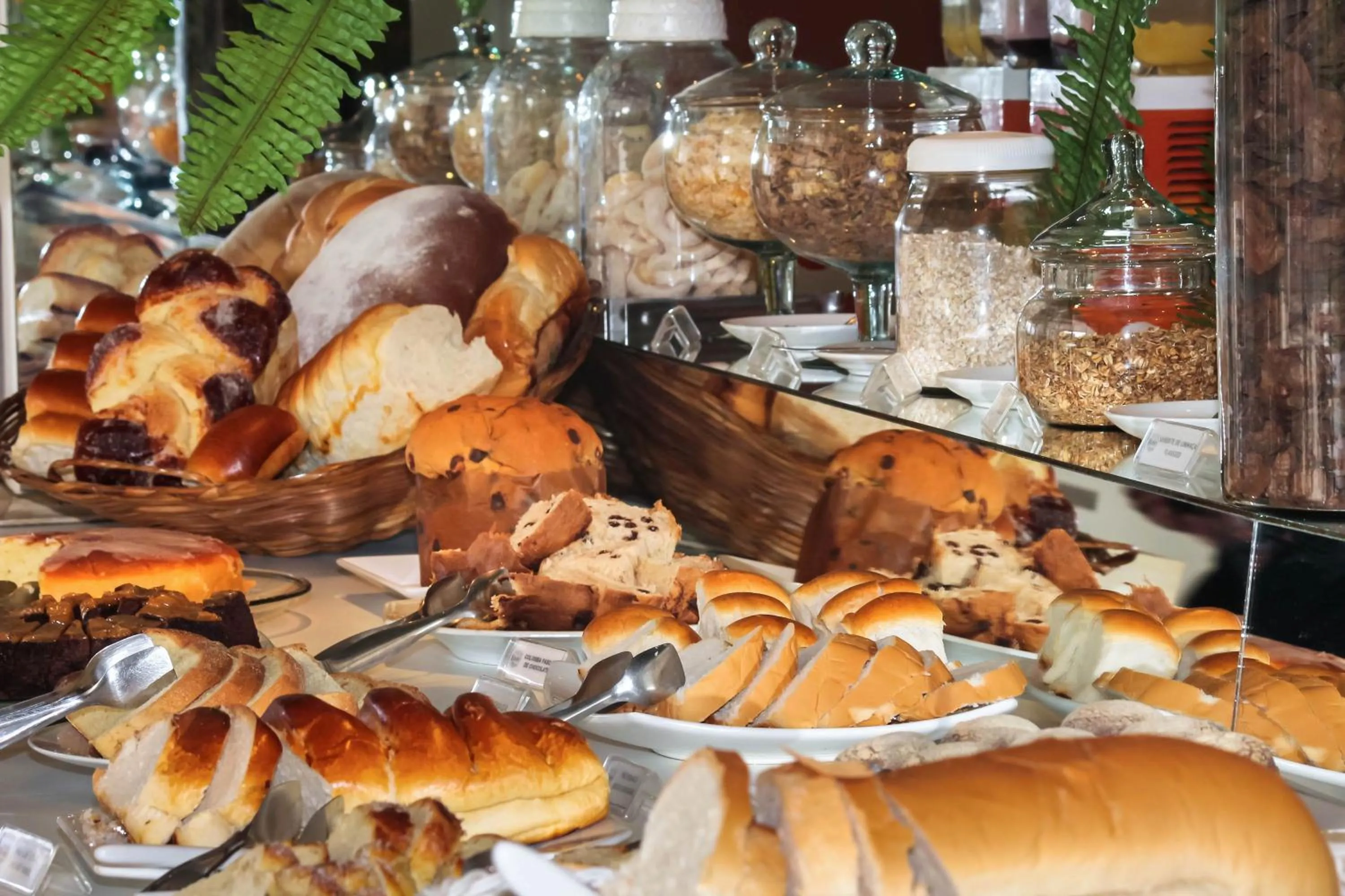 Buffet breakfast in Hotel Binder Quality Inn