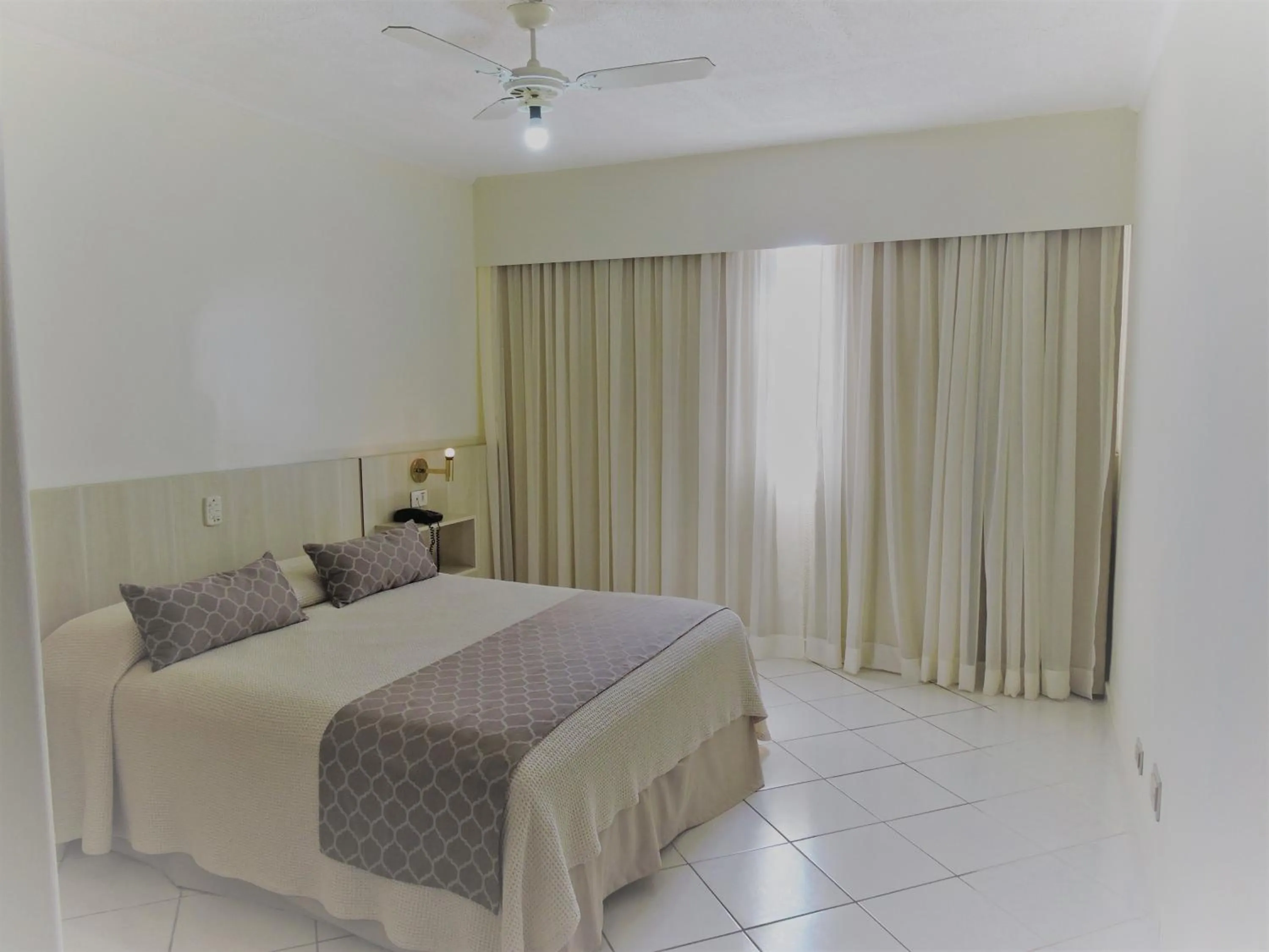 Bed in Hotel Binder Quality Inn