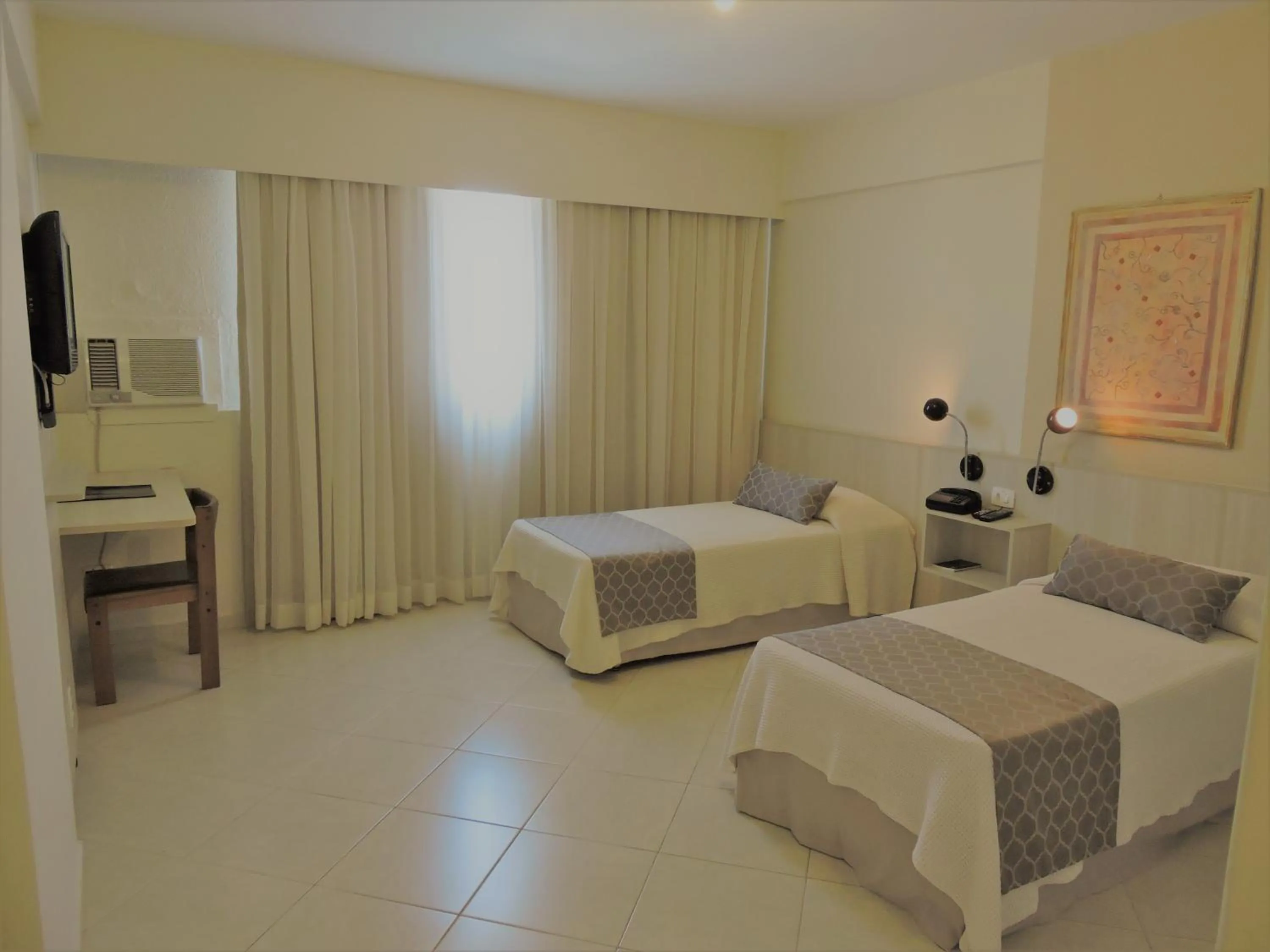 Bed in Hotel Binder Quality Inn