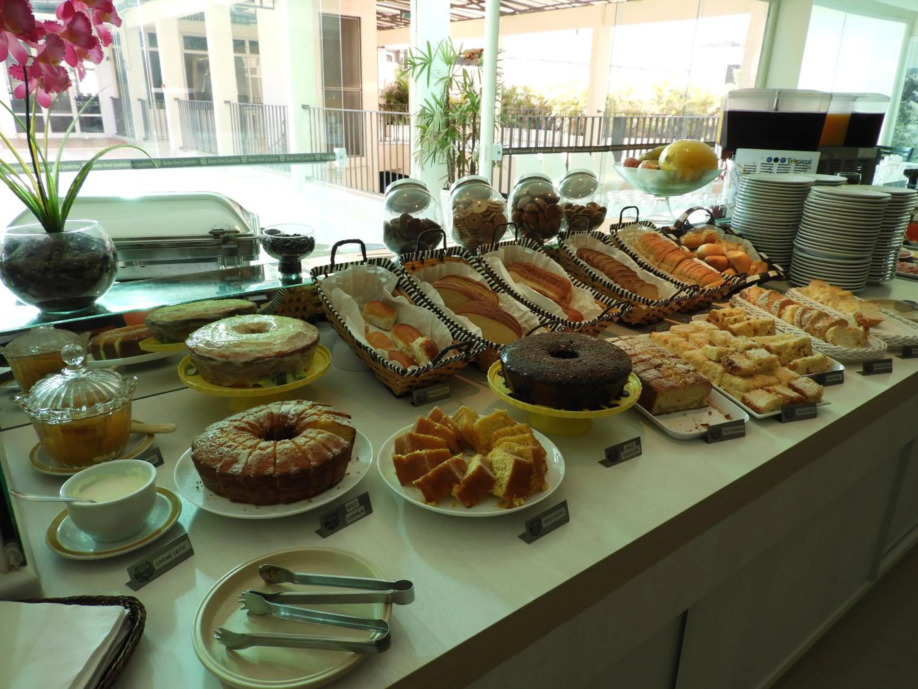 Restaurant/places to eat in Hotel Binder Quality Inn