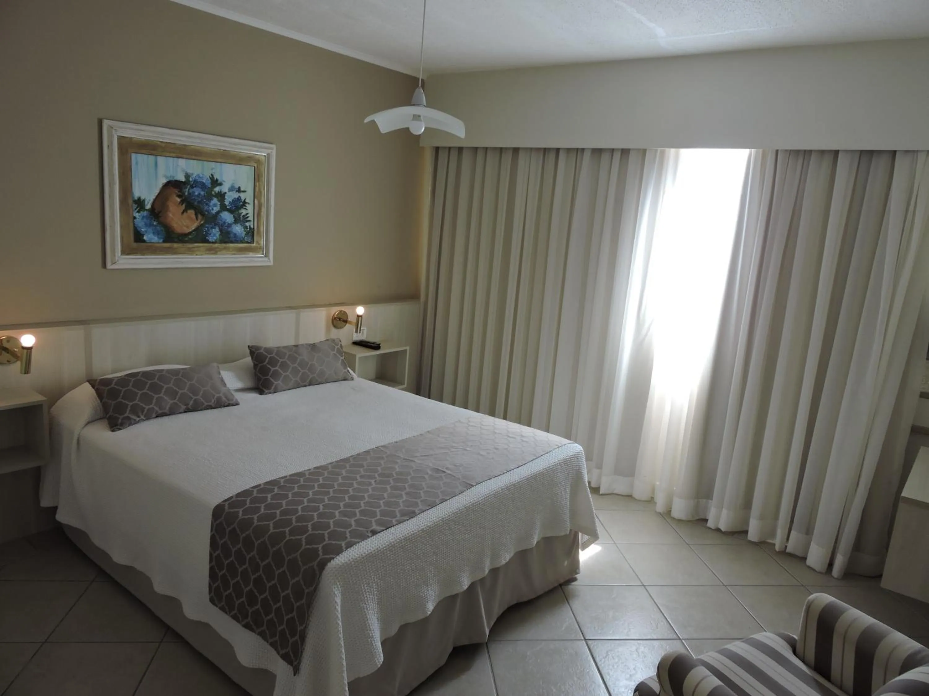 Bed in Hotel Binder Quality Inn