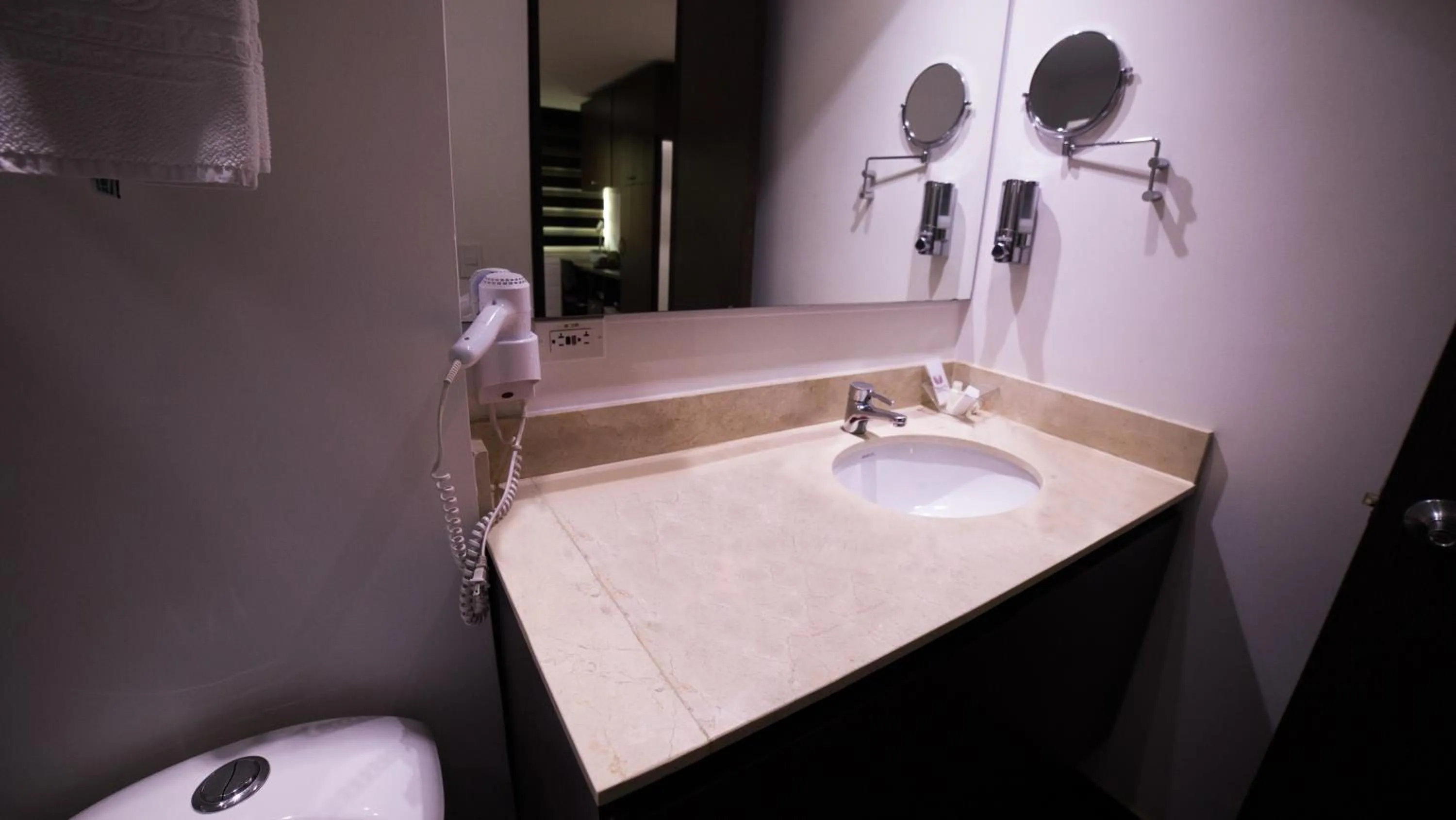 Bathroom in Hotel Golden Palermo