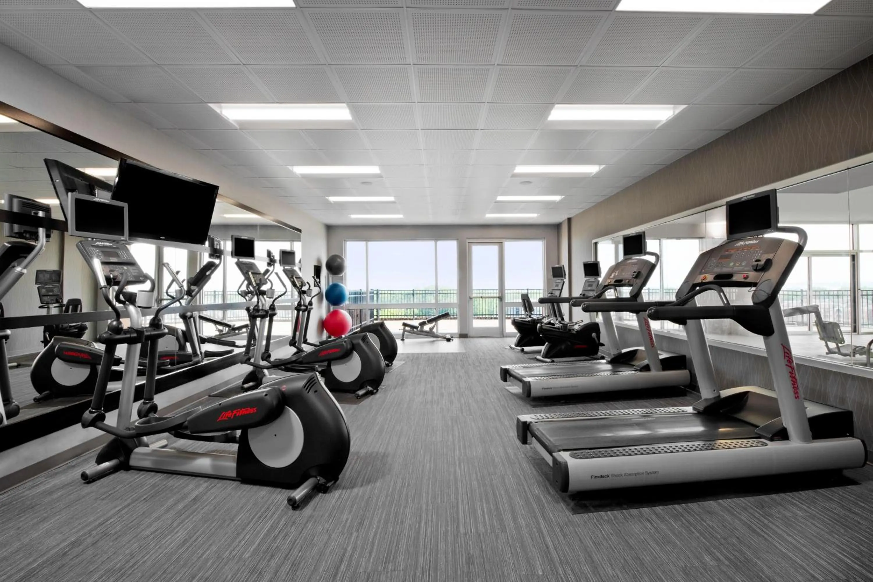 Fitness centre/facilities in Courtyard Kansas City at Briarcliff