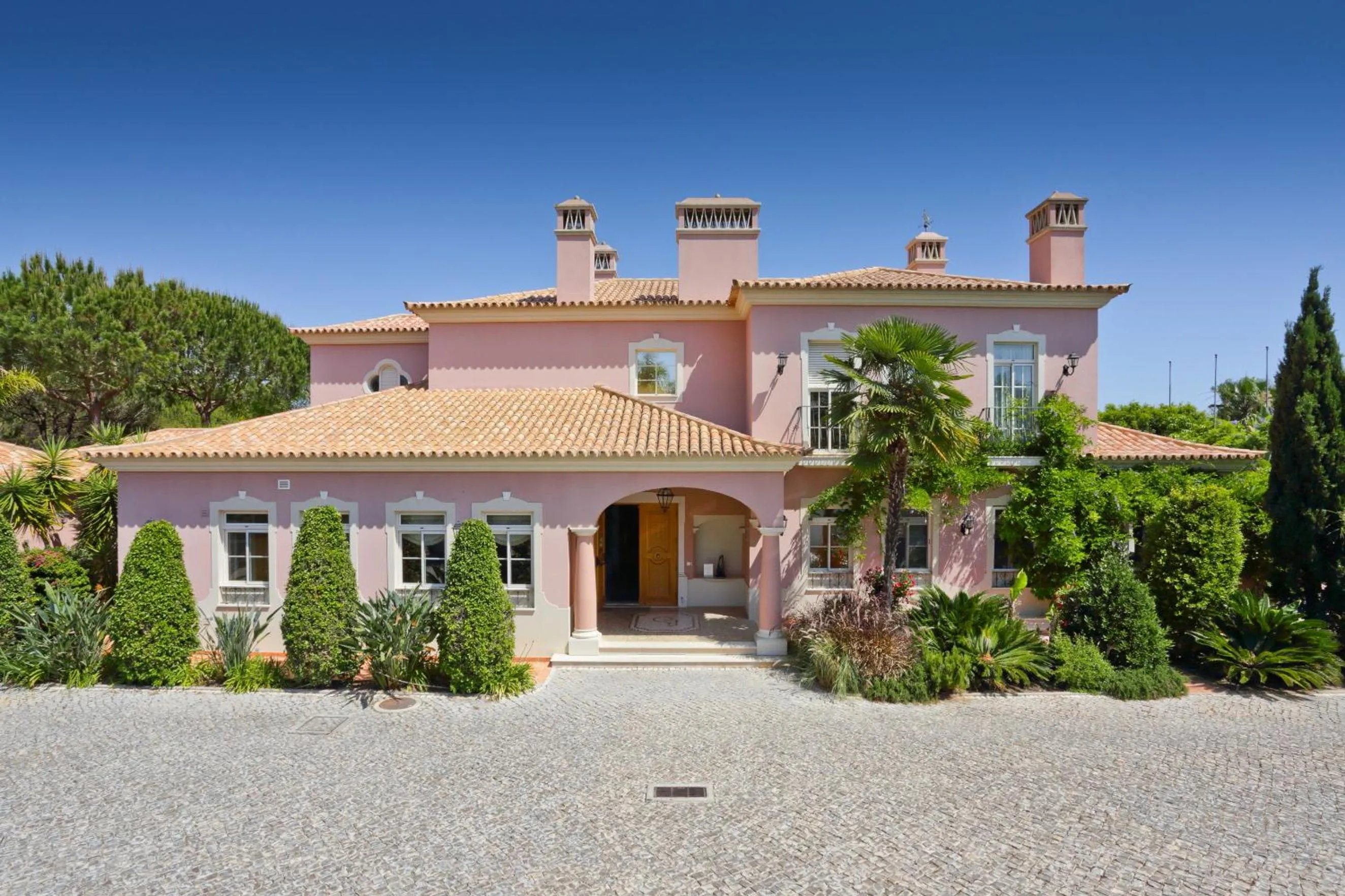Facade/entrance in Quinta Jacintina - My Secret Garden Hotel