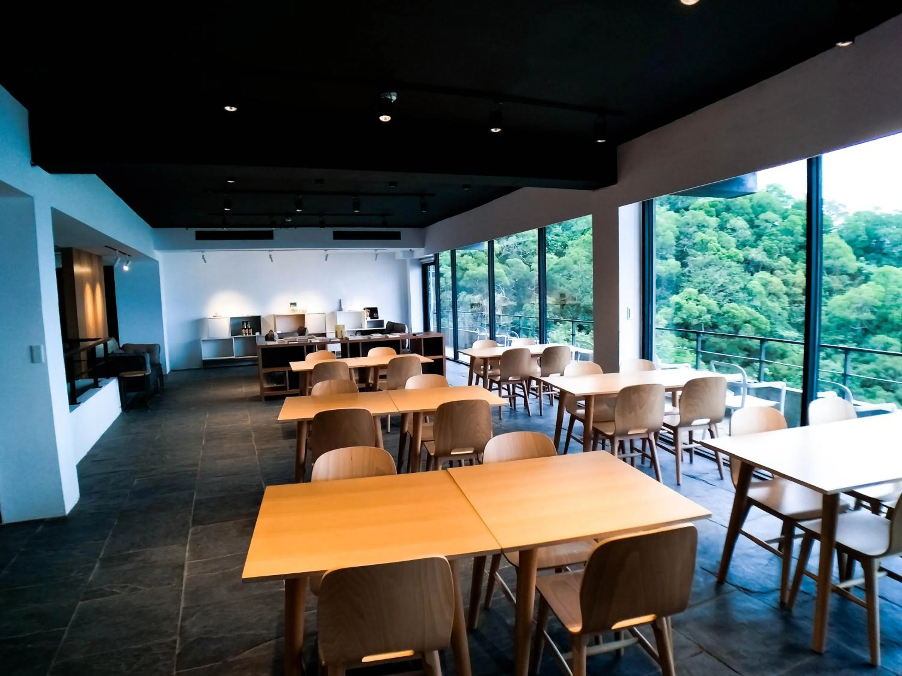 Communal lounge/ TV room in Dayspring Inn