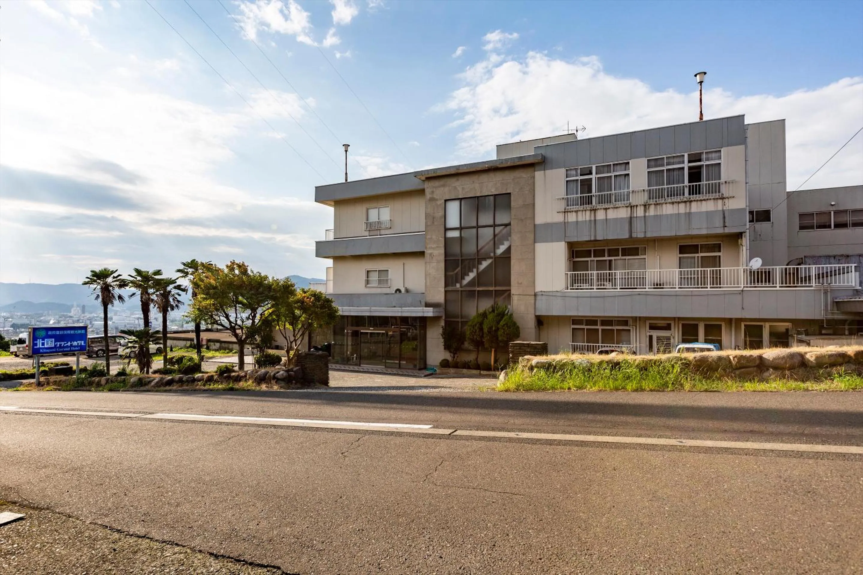 Facade/entrance in Tsuruga Tunnel Onsen Kitaguni Grand Hotel