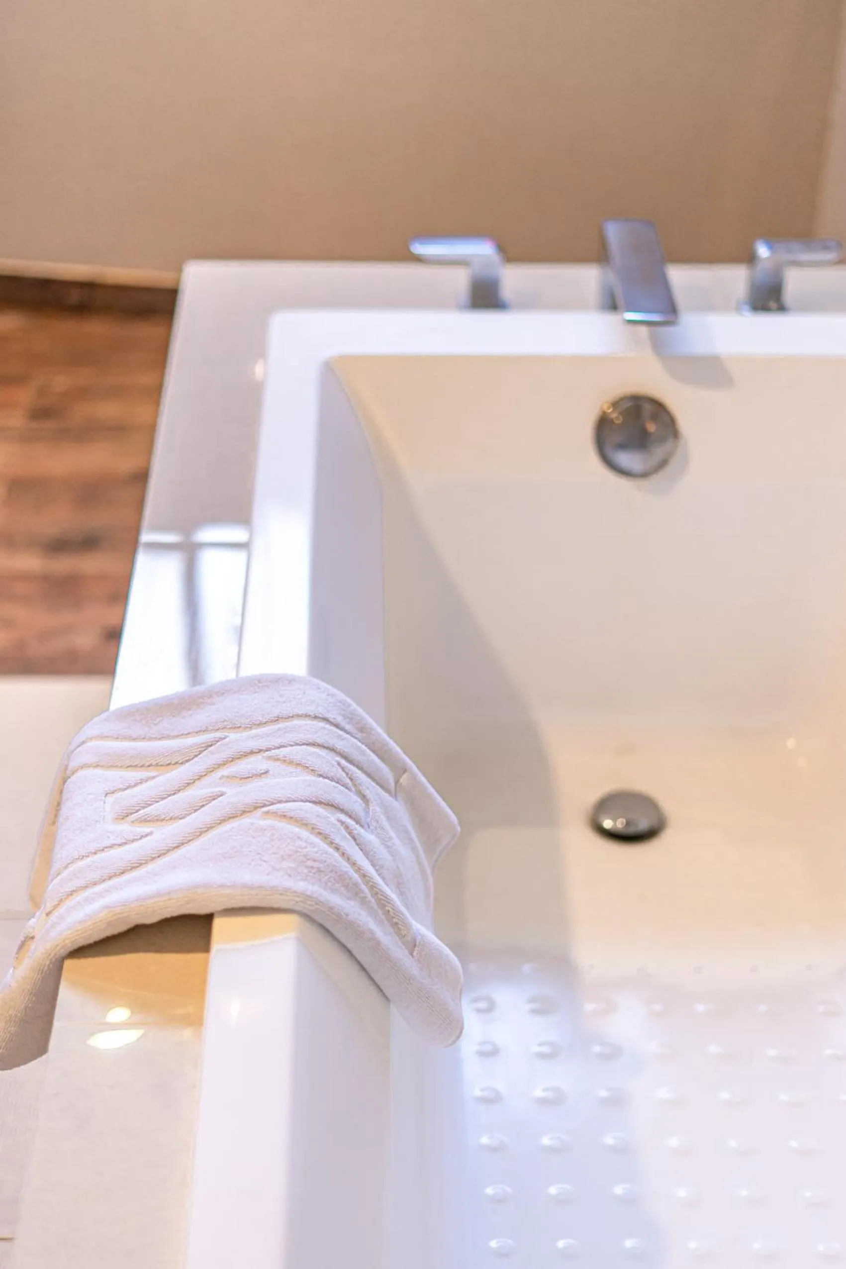 Bath in The Akmani Legian