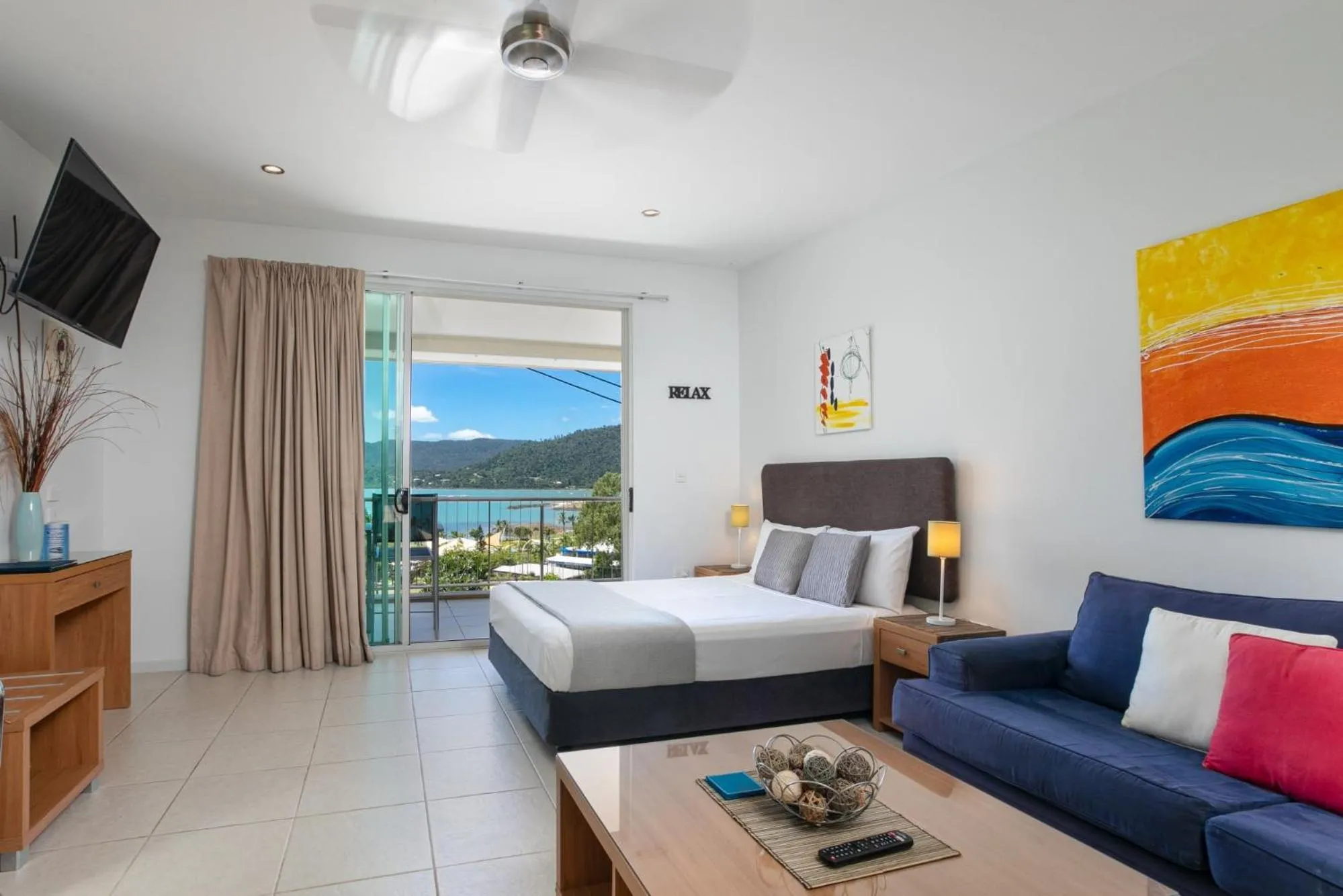 TV and multimedia, Bed in Waterview Airlie Beach