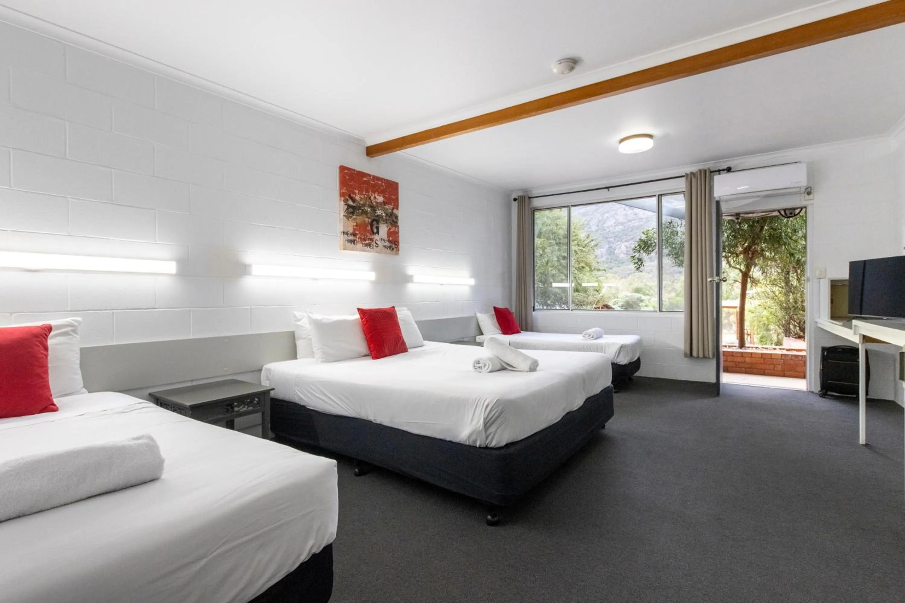 Bed in The Grampians Motel