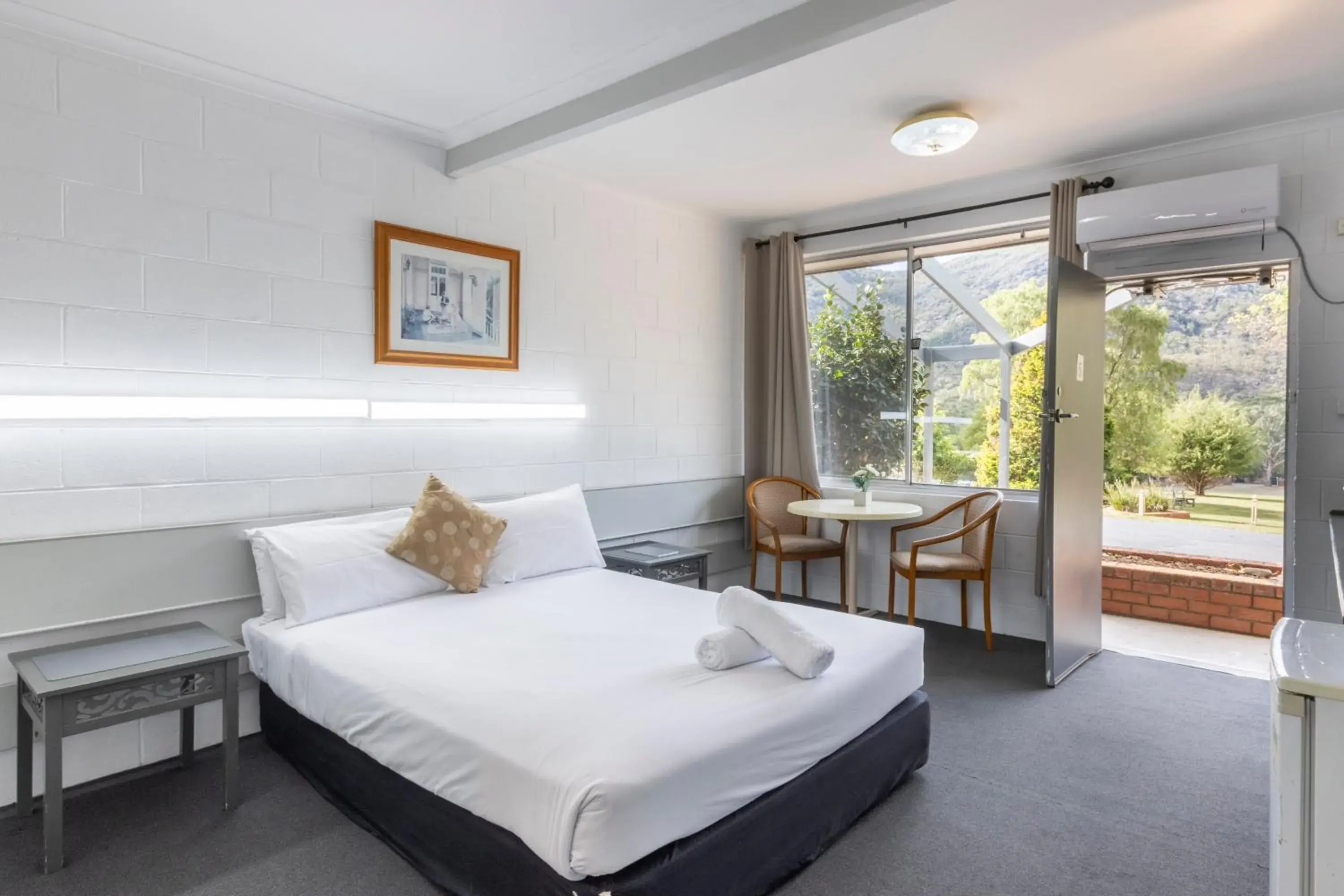 Standard Queen Motel Room in The Grampians Motel Standard Queen Motel Room in The Grampians Motel