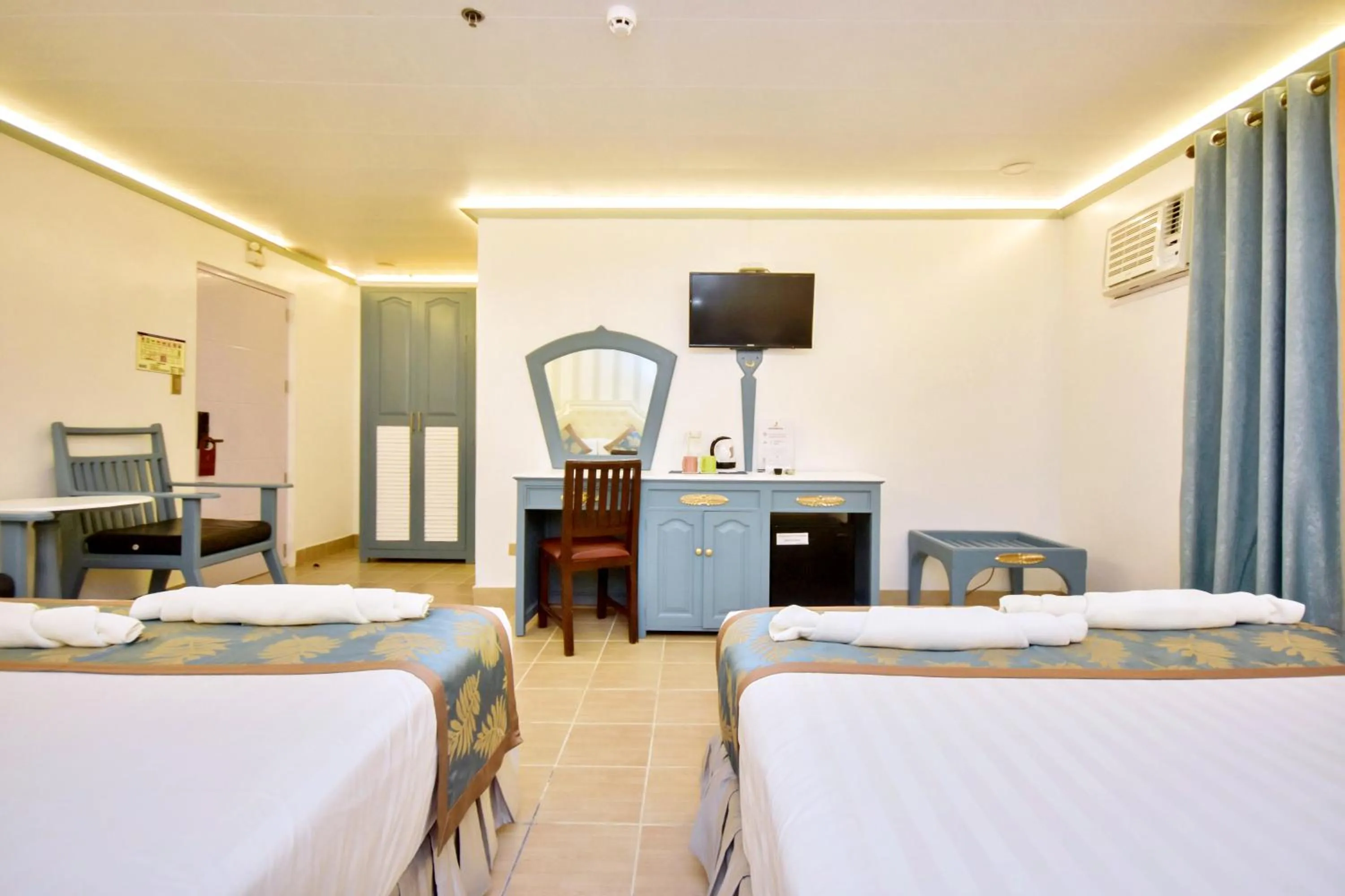 Photo of the whole room, Bed in Royal Park Resort Boracay