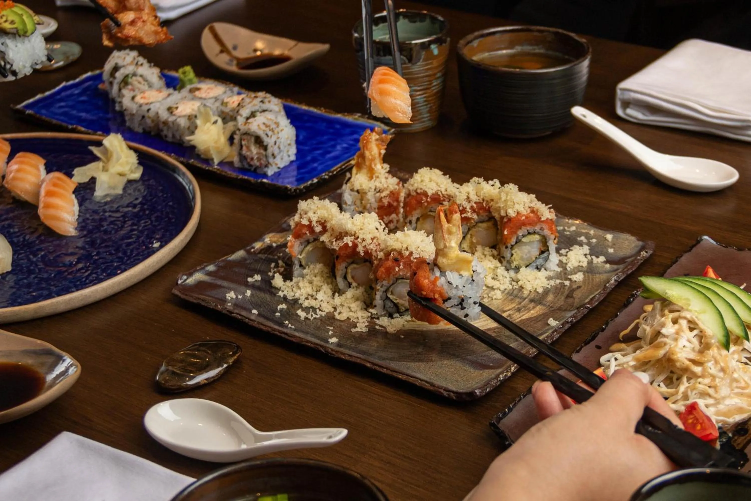 Restaurant/places to eat in Kempinski Hotel Khan Palace