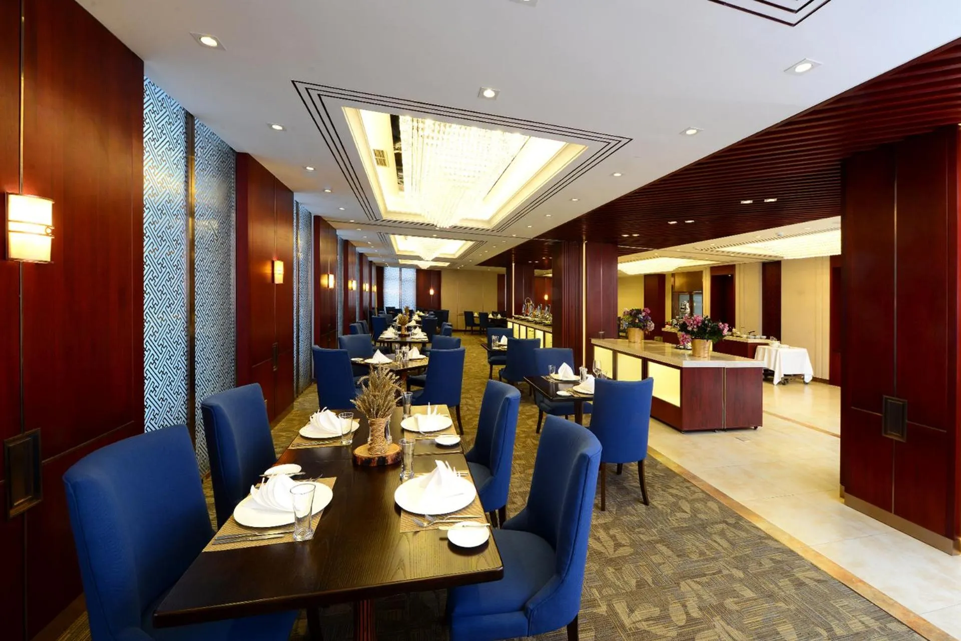 Restaurant/places to eat in Kempinski Hotel Khan Palace