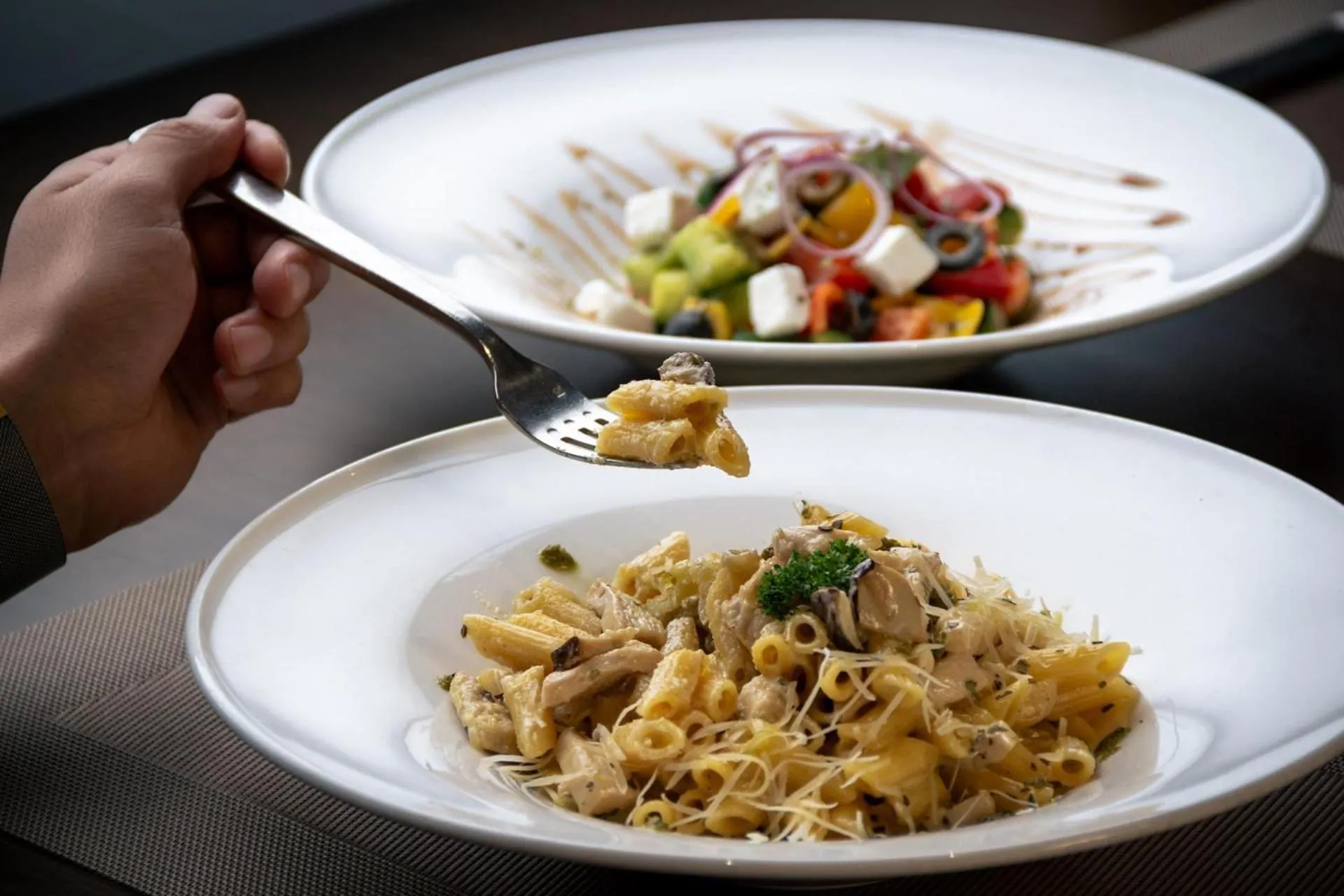 Restaurant/places to eat in Kempinski Hotel Khan Palace