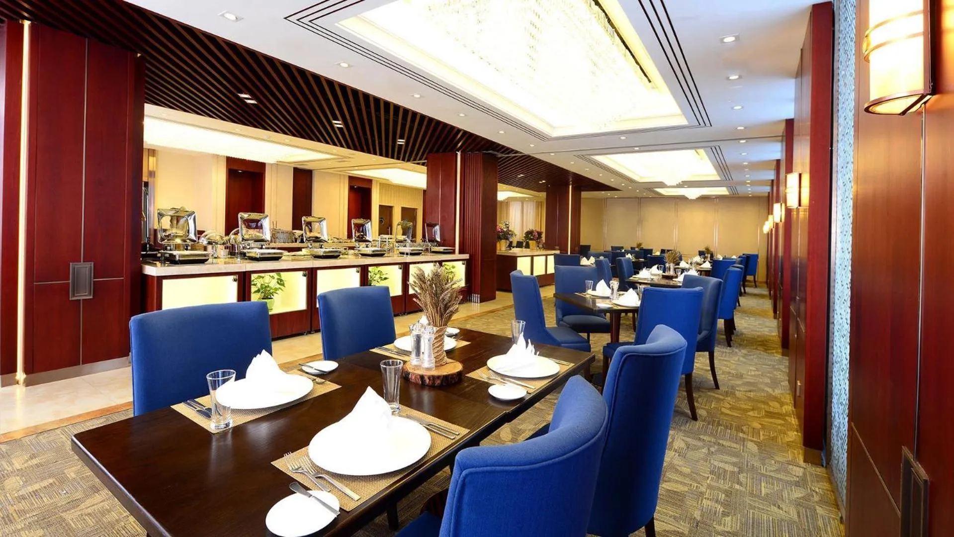 Restaurant/places to eat in Kempinski Hotel Khan Palace