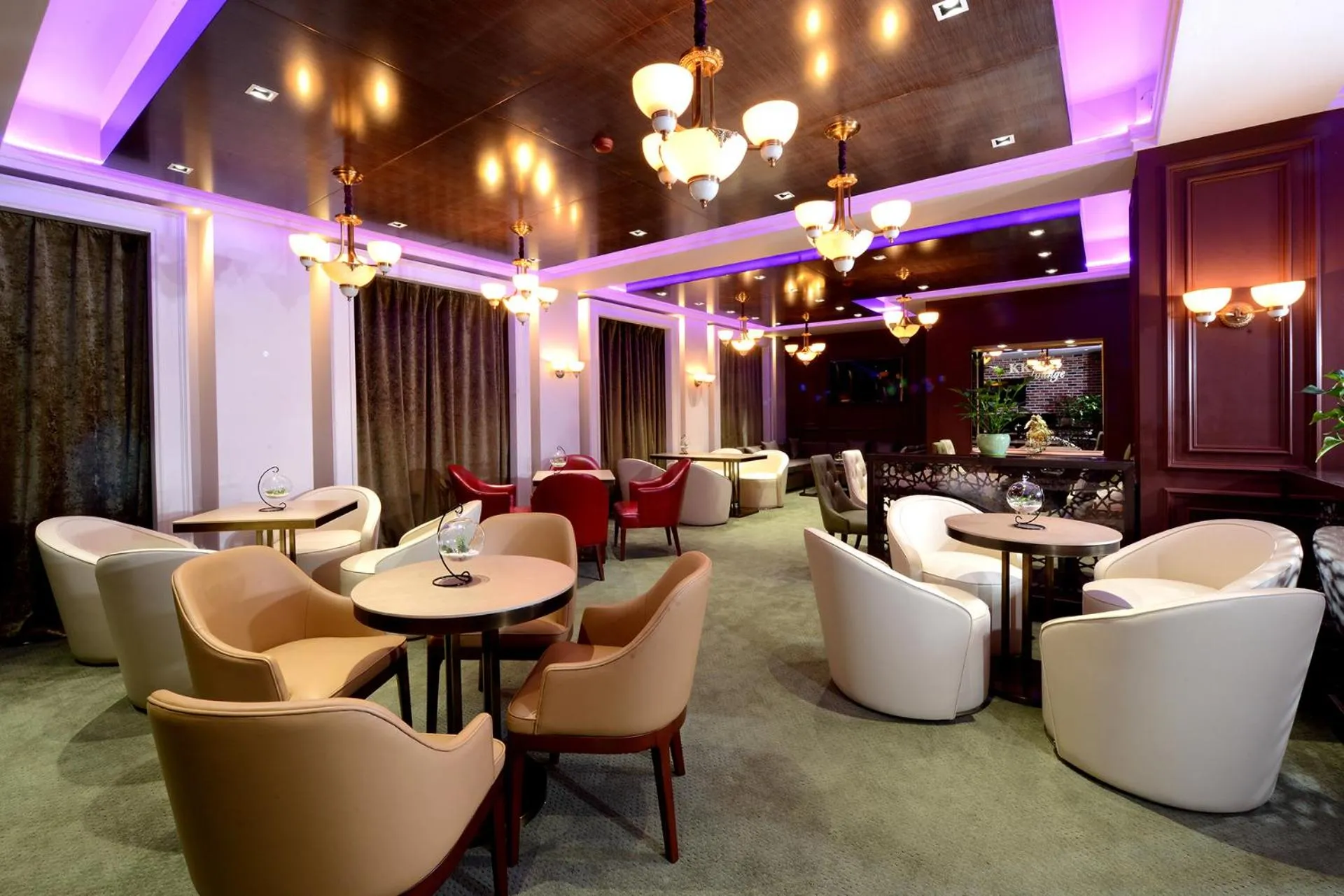 Restaurant/places to eat in Kempinski Hotel Khan Palace