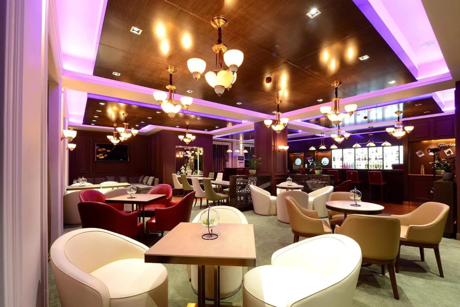 Restaurant/places to eat in Kempinski Hotel Khan Palace