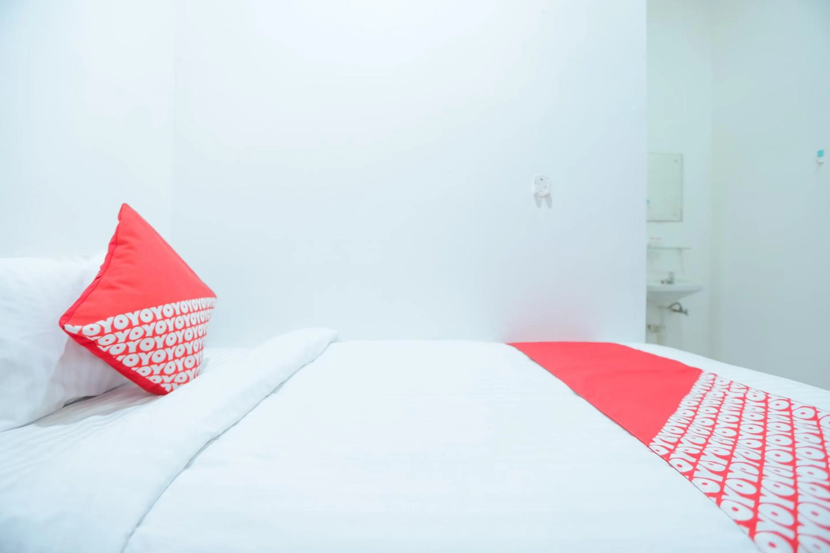 Bedroom in OYO 150 Harmoni Residence