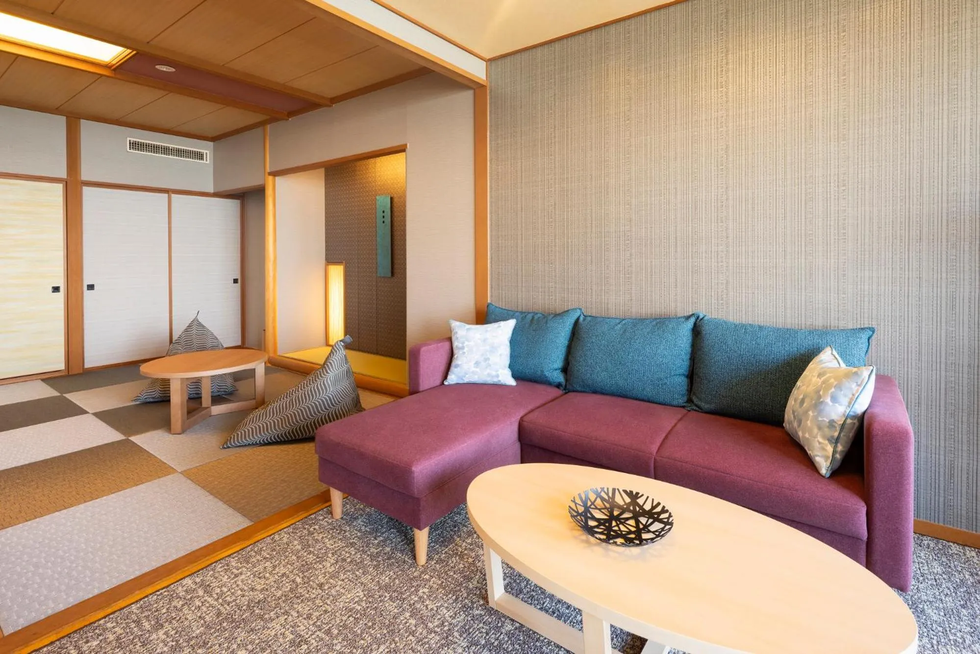 Living room in Biwako Ryokusuitei