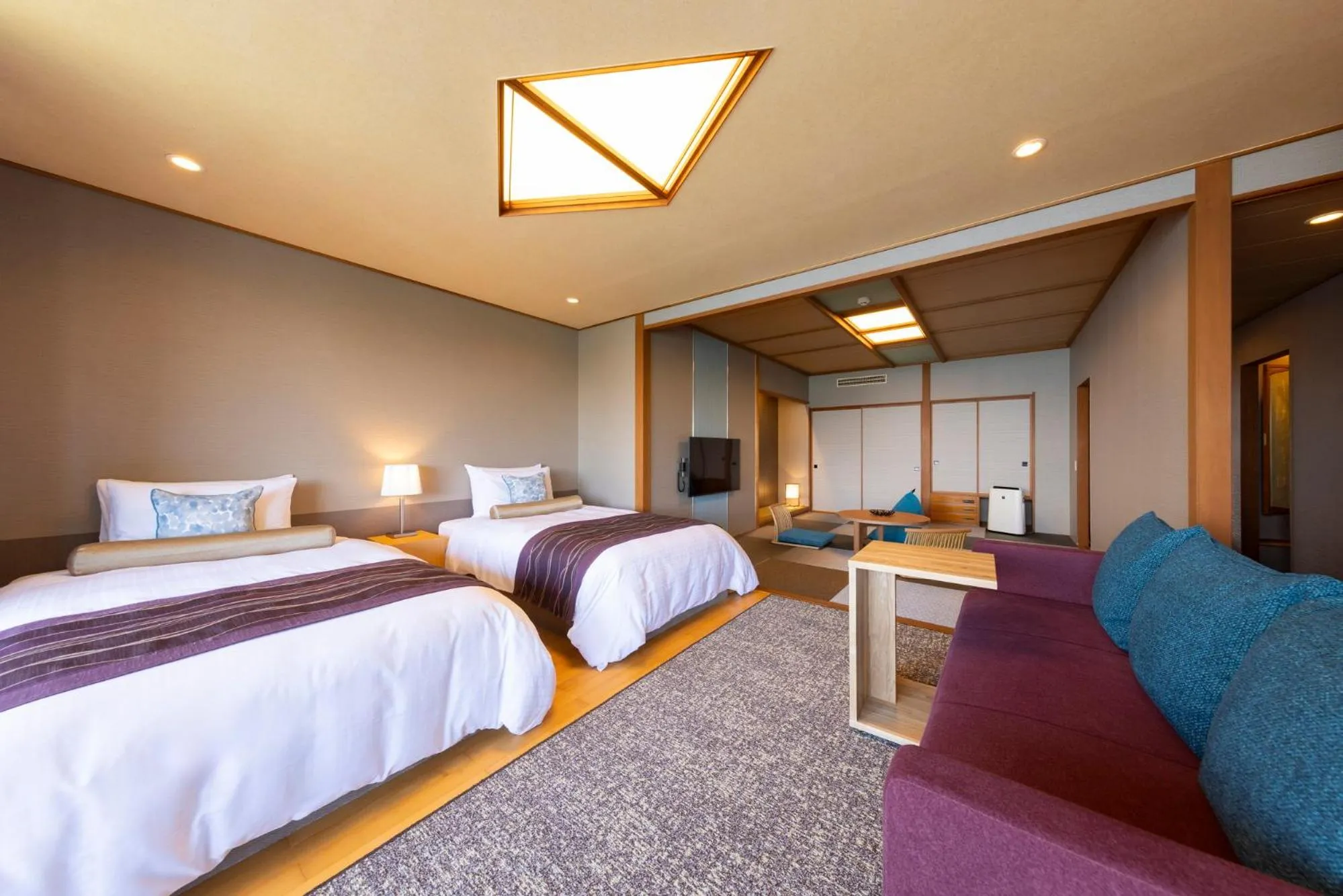 Bed in Biwako Ryokusuitei