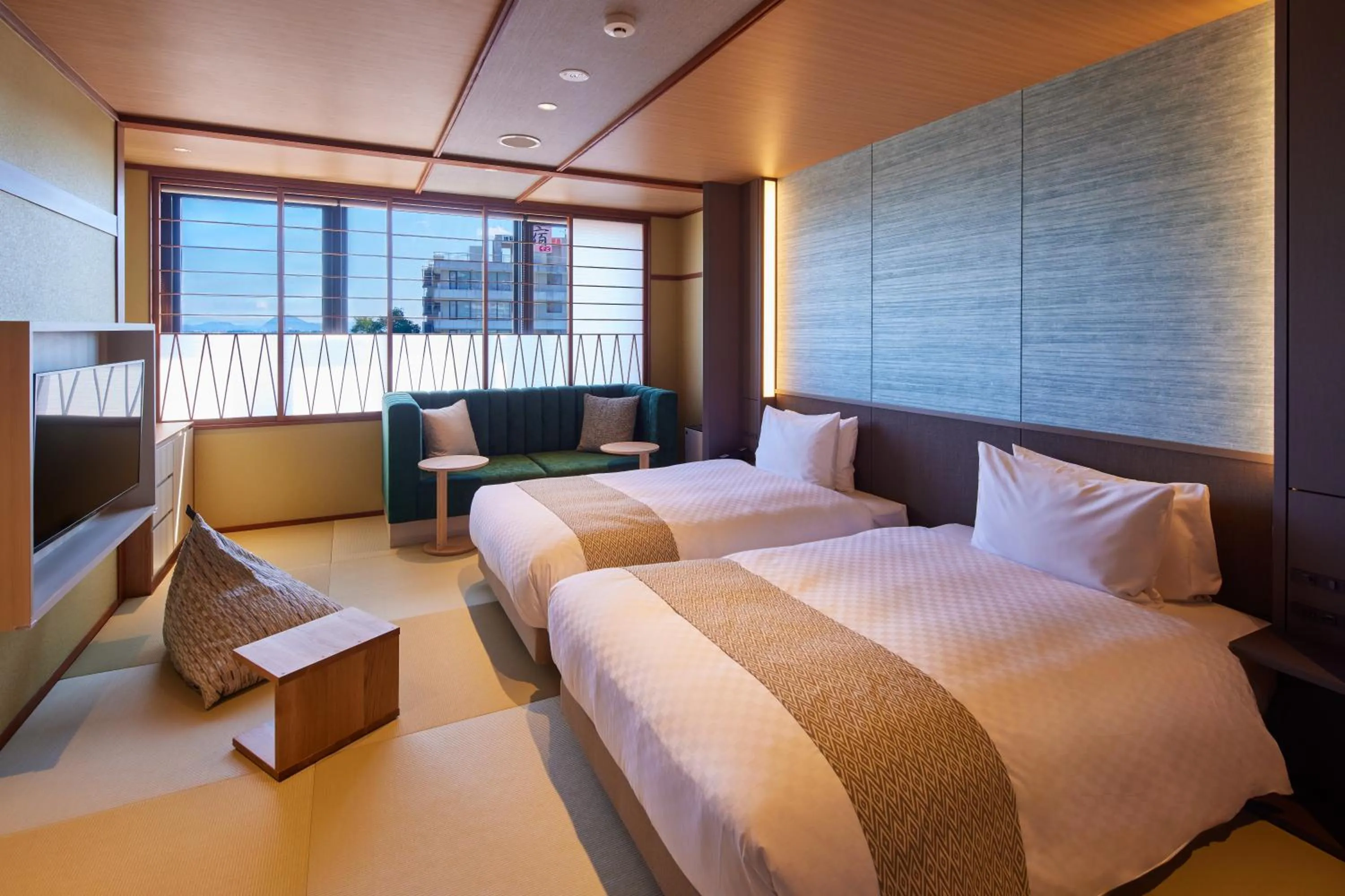 Bed in Biwako Ryokusuitei
