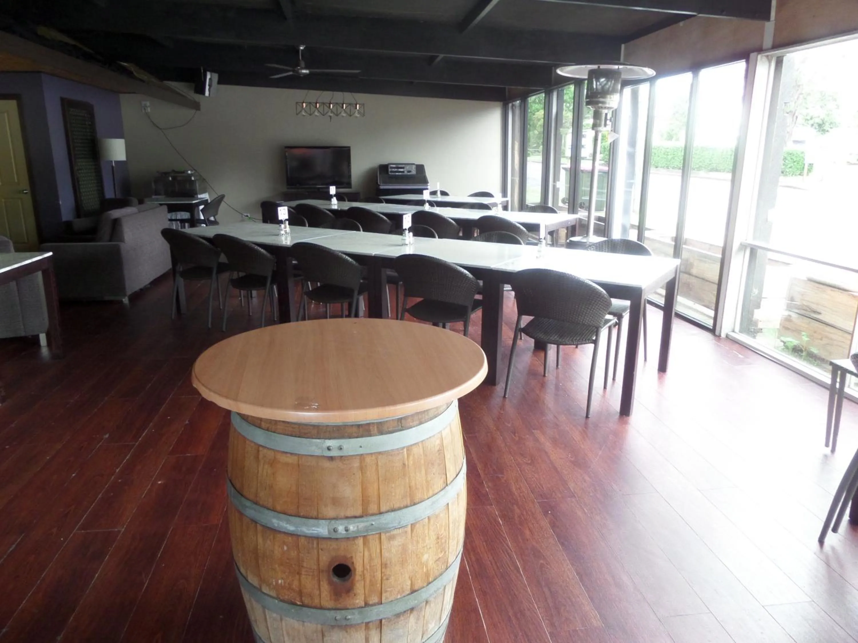 Restaurant/places to eat in Motel Oasis