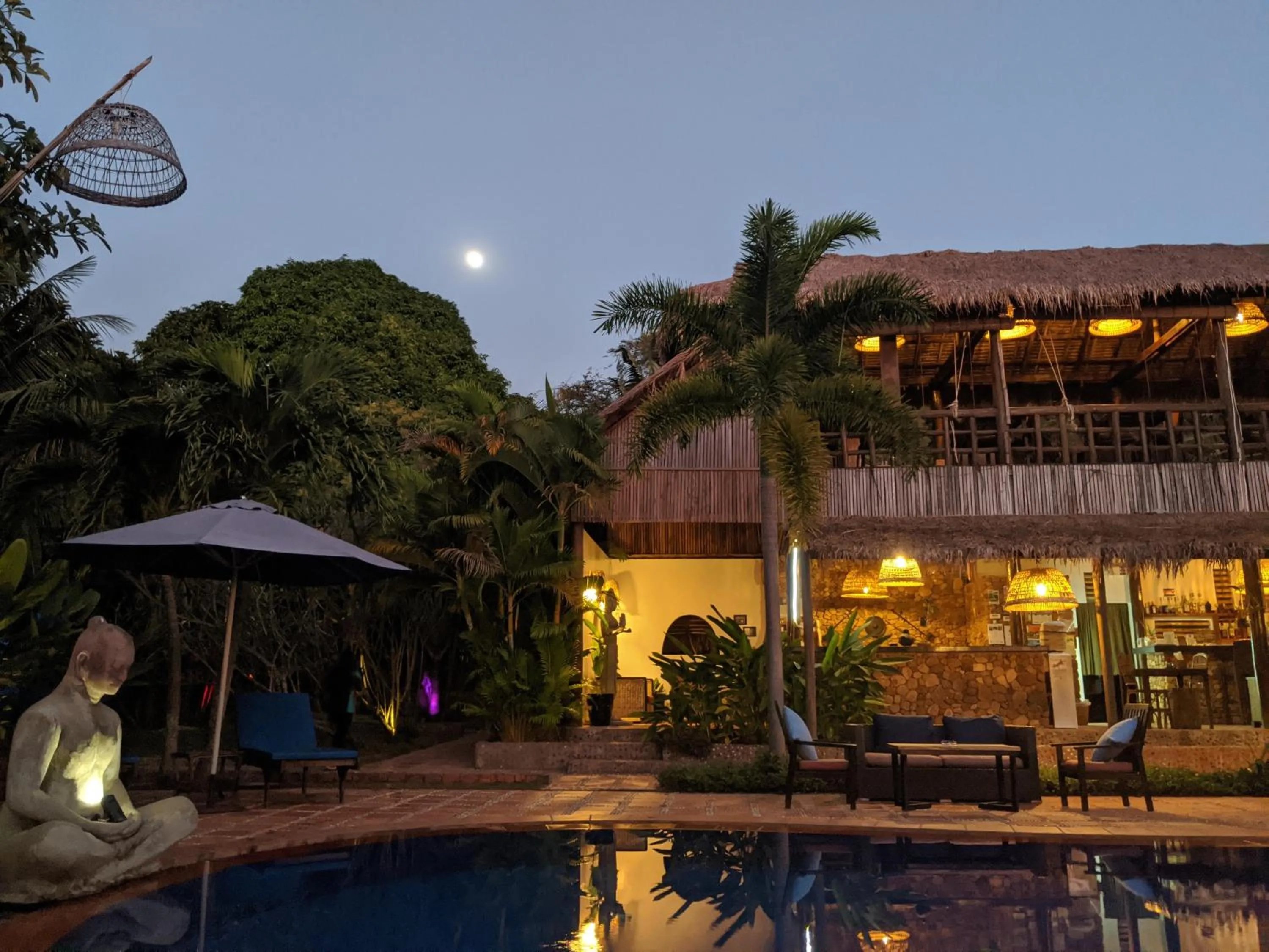 Restaurant/places to eat in Raingsey Bungalow