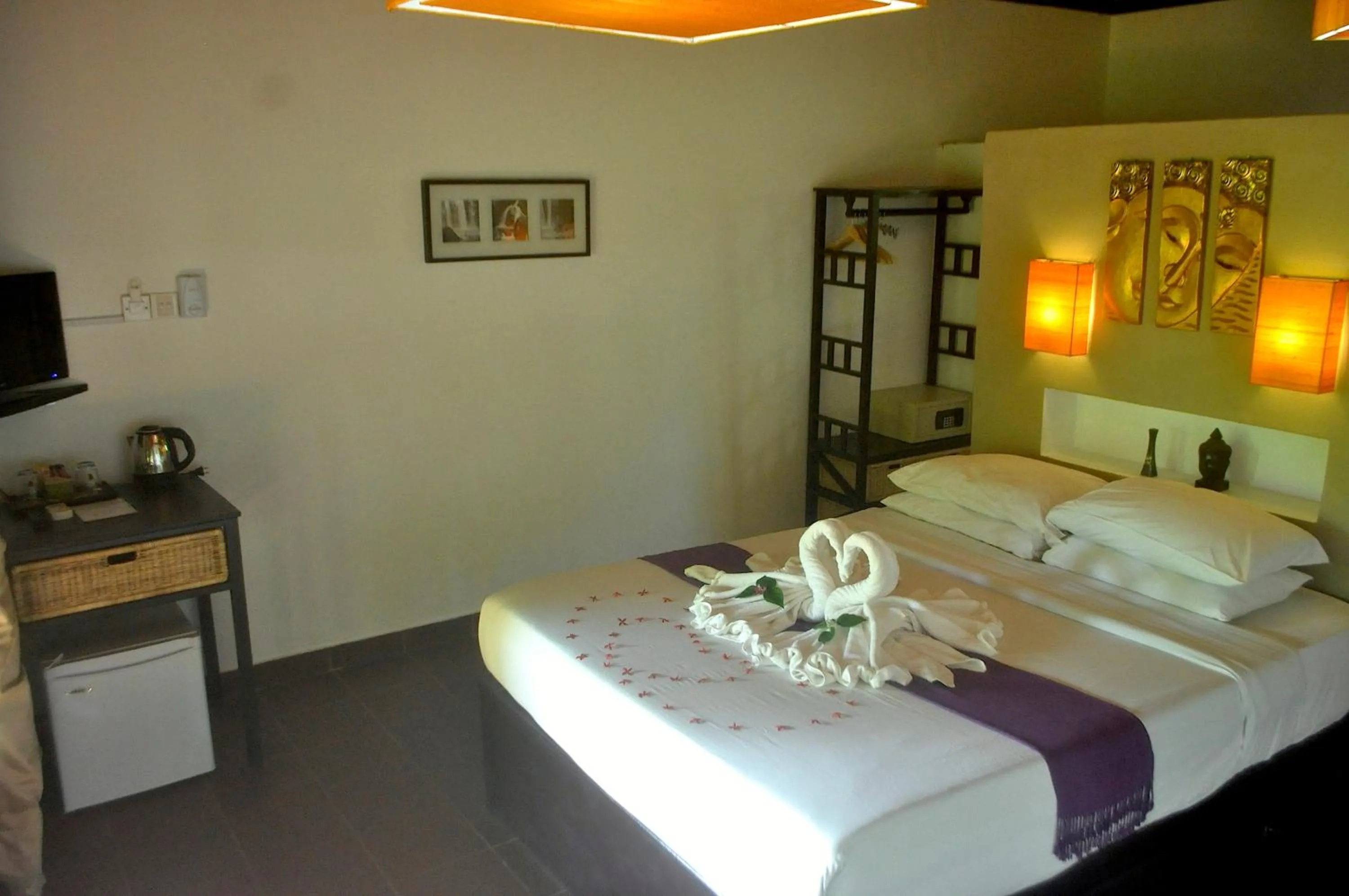 Bed in Raingsey Bungalow