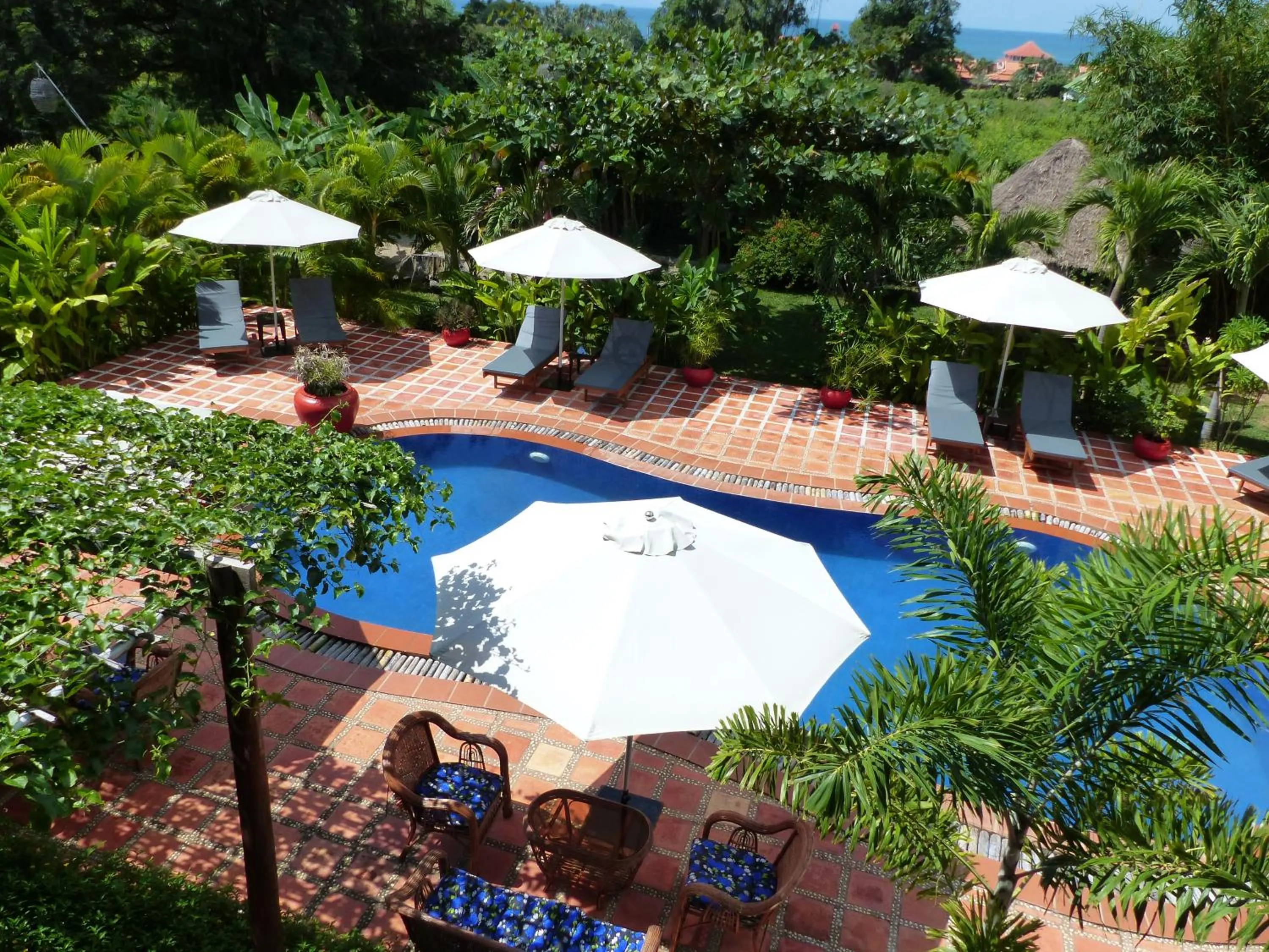 Pool view in Raingsey Bungalow