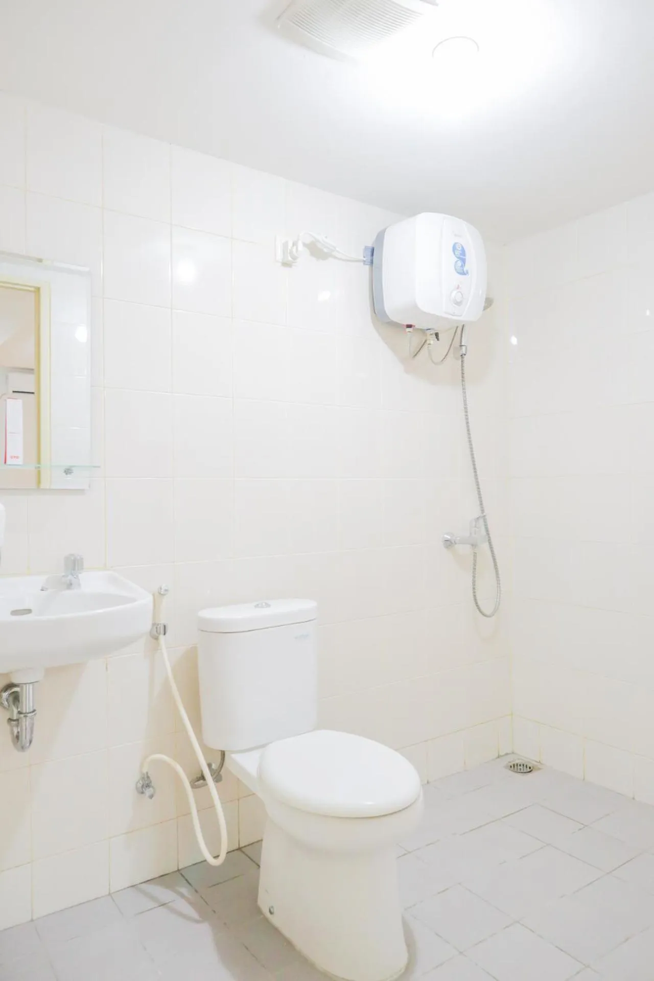 Bathroom in Flagship 210 Amethyst Kemayoran