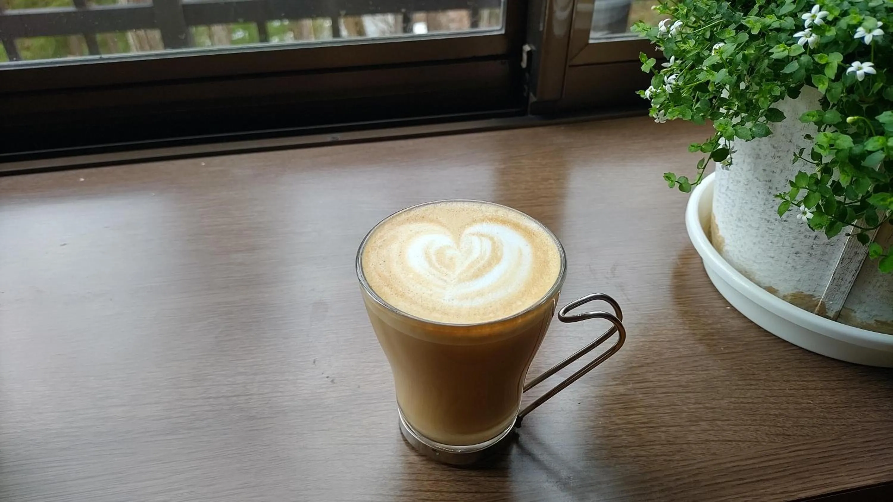 Drinks in White Tree Log House Madarao Tangram