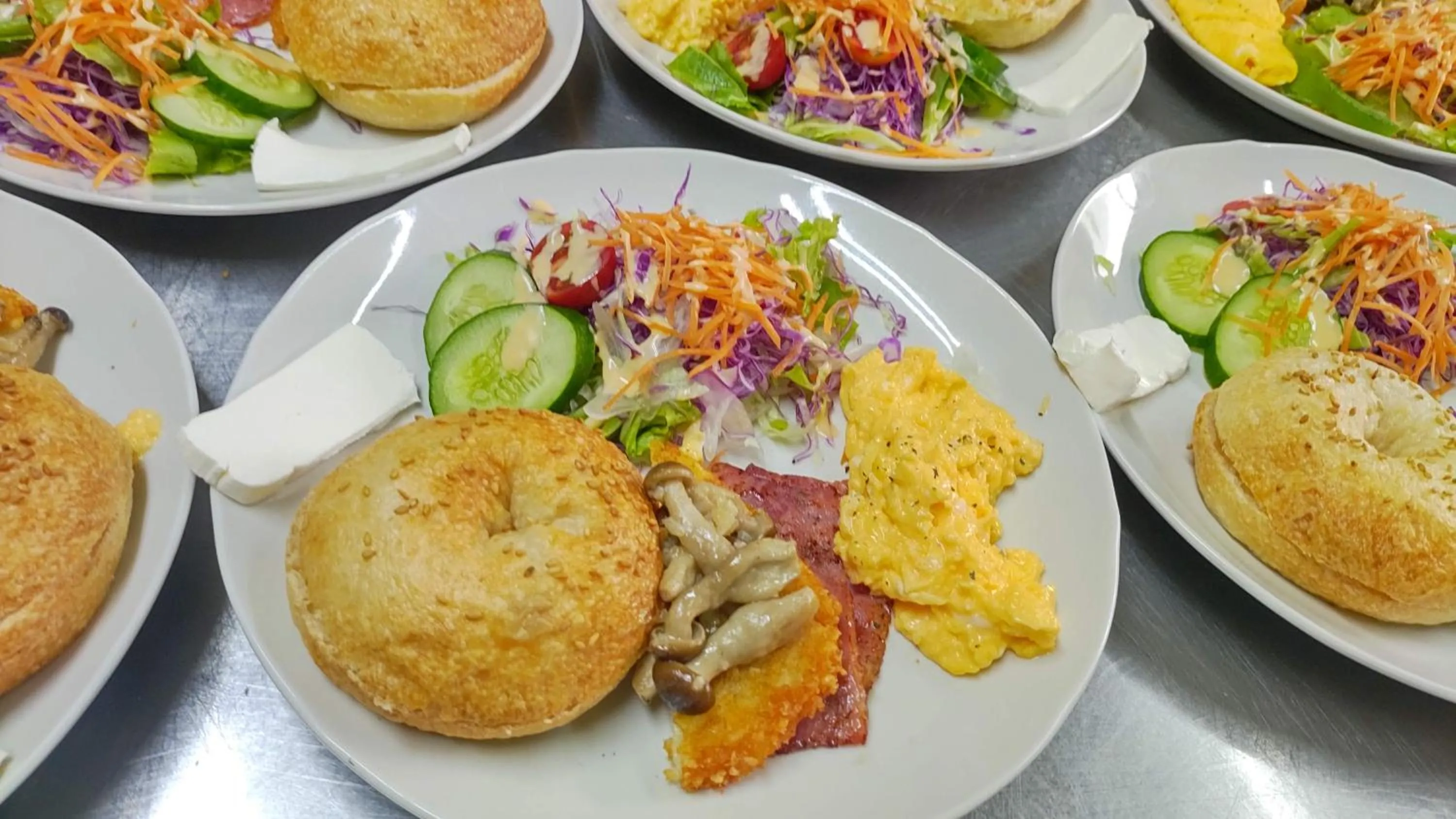 Breakfast in White Tree Log House Madarao Tangram