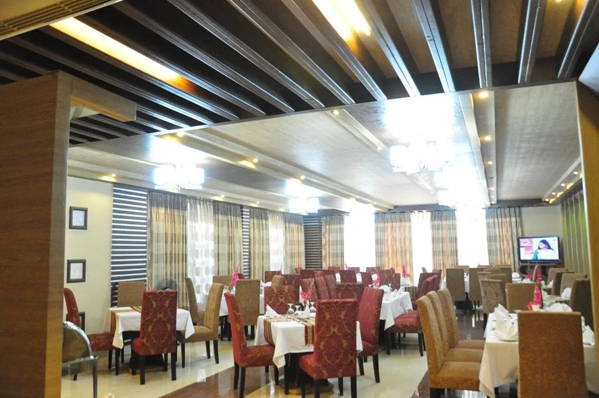 Restaurant/places to eat in Marino Hotel - Best near Airport