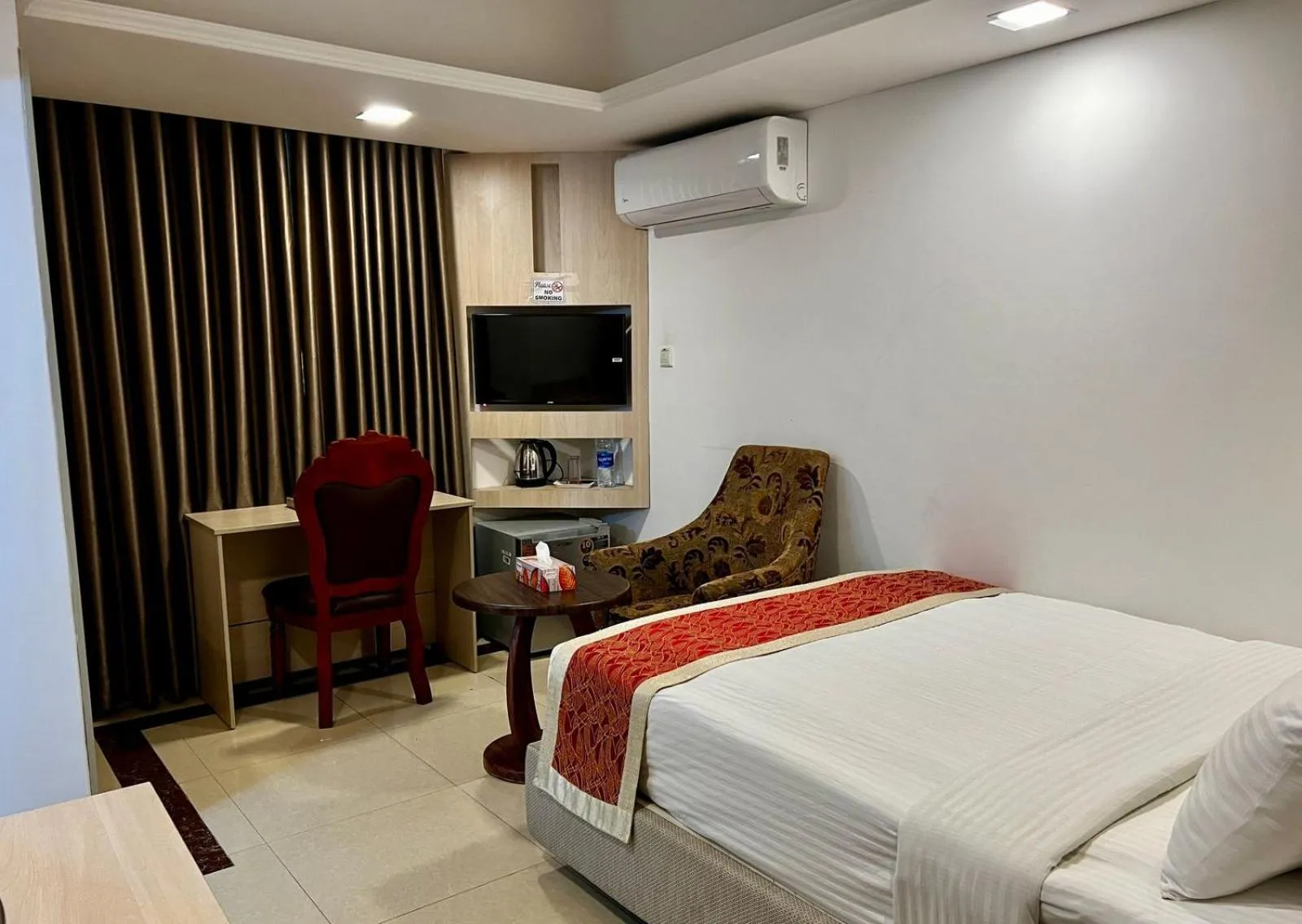 Bed in Marino Hotel - Best near Airport