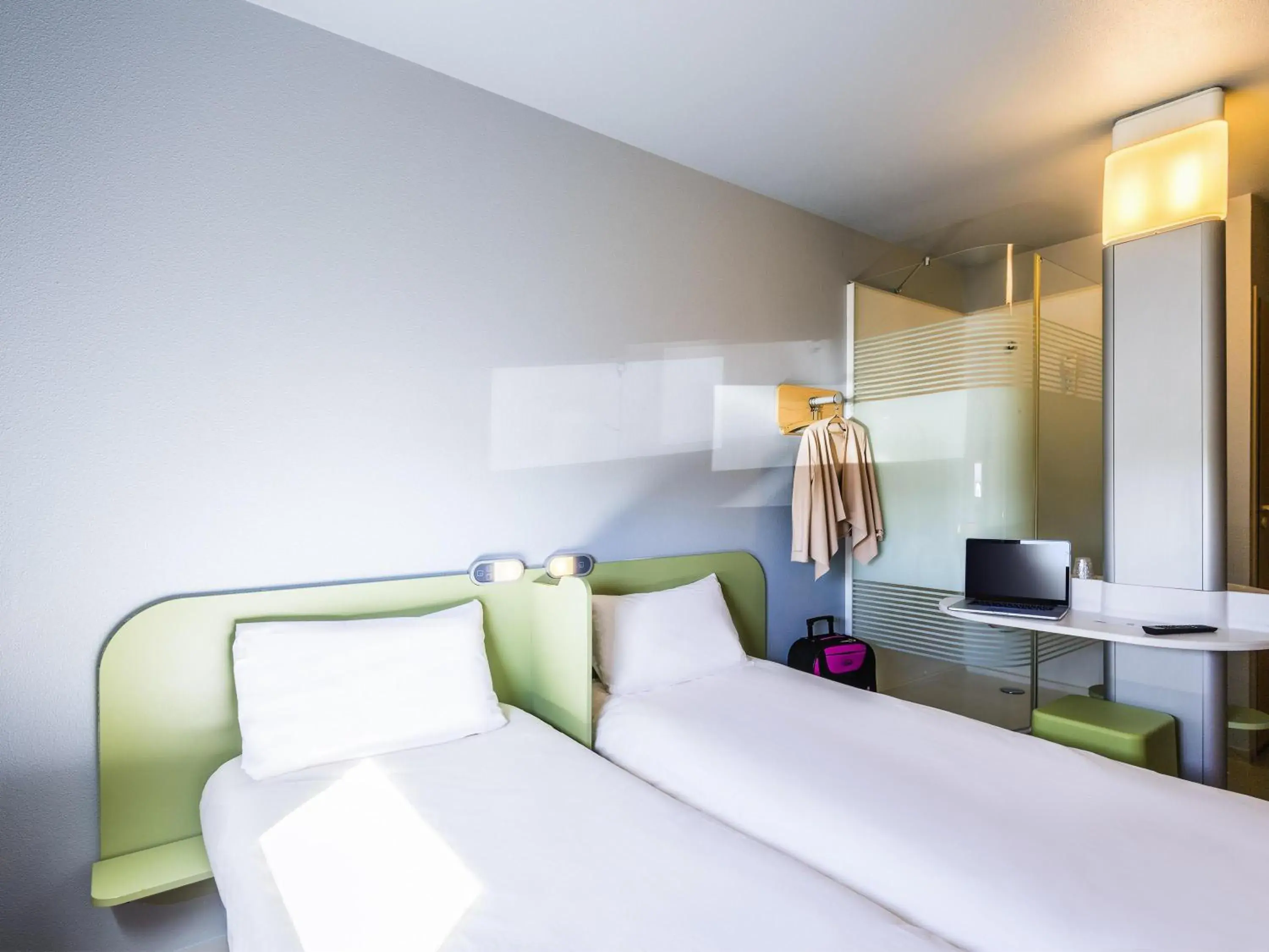 Twin Room in ibis budget Romorantin Twin Room in ibis budget Romorantin