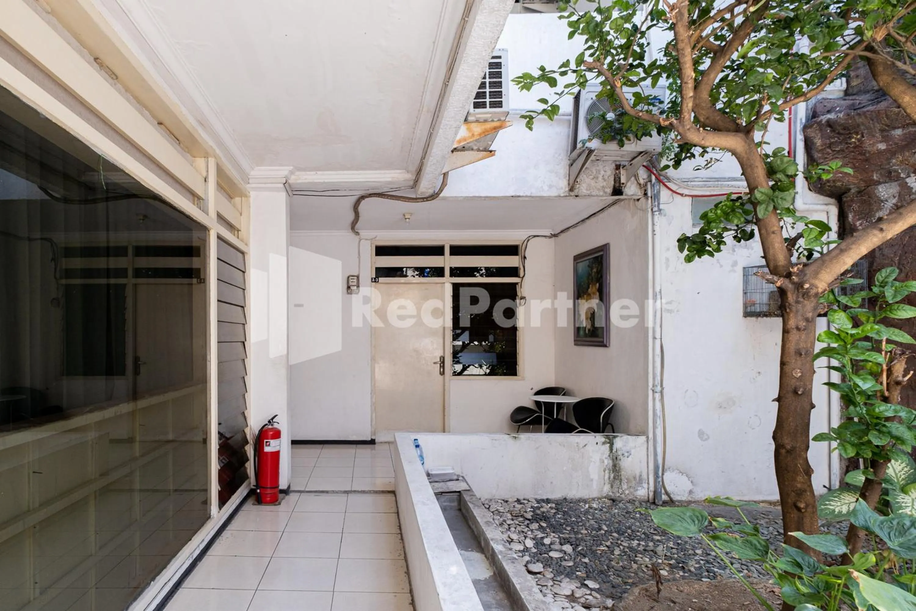 Property building in Dukuh Kupang Residence Mitra RedDoorz