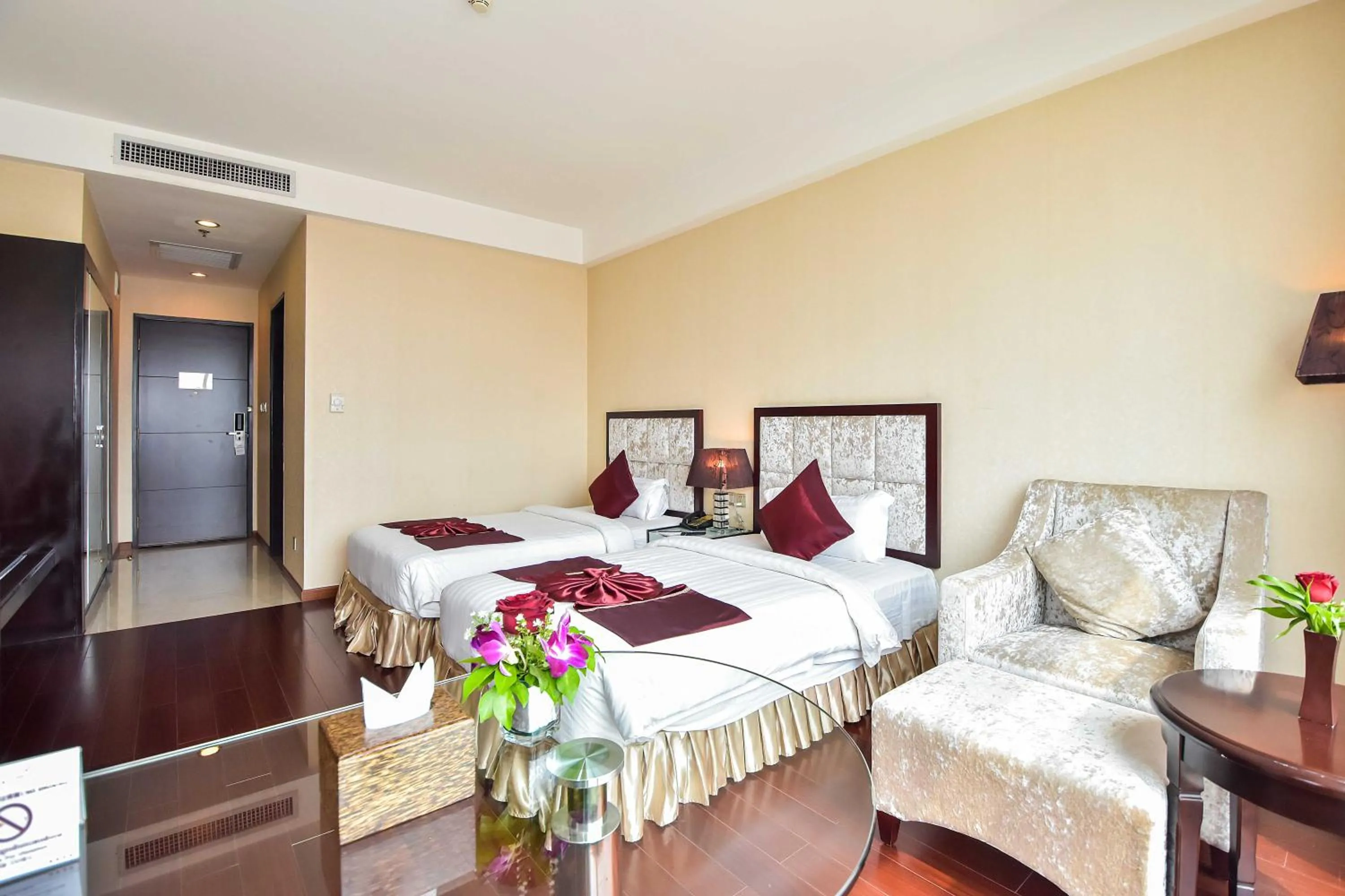 Seating area, Bed in Dara Airport Hotel