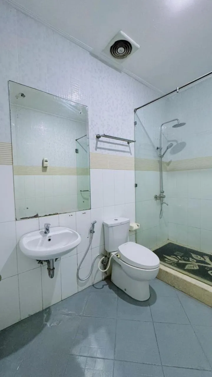 Toilet in Dedy Beach Inn