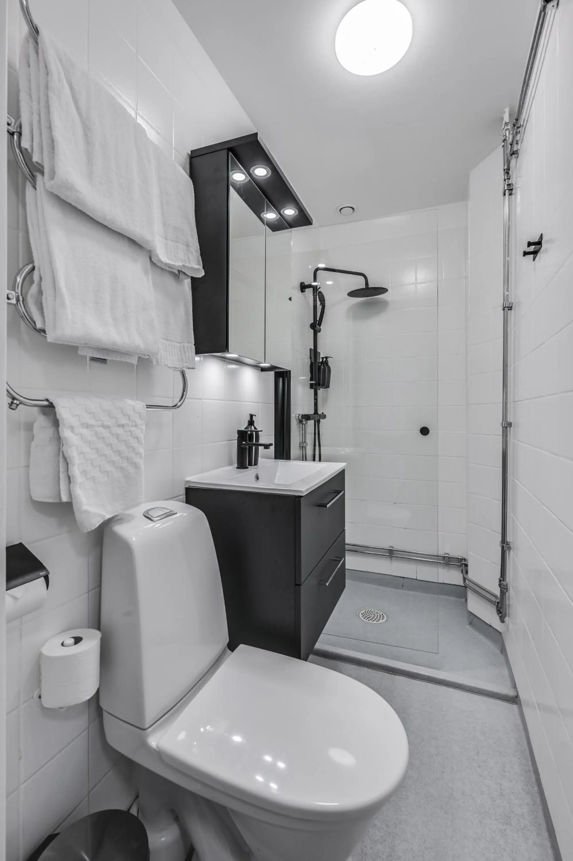 Shower in Hotel Bema