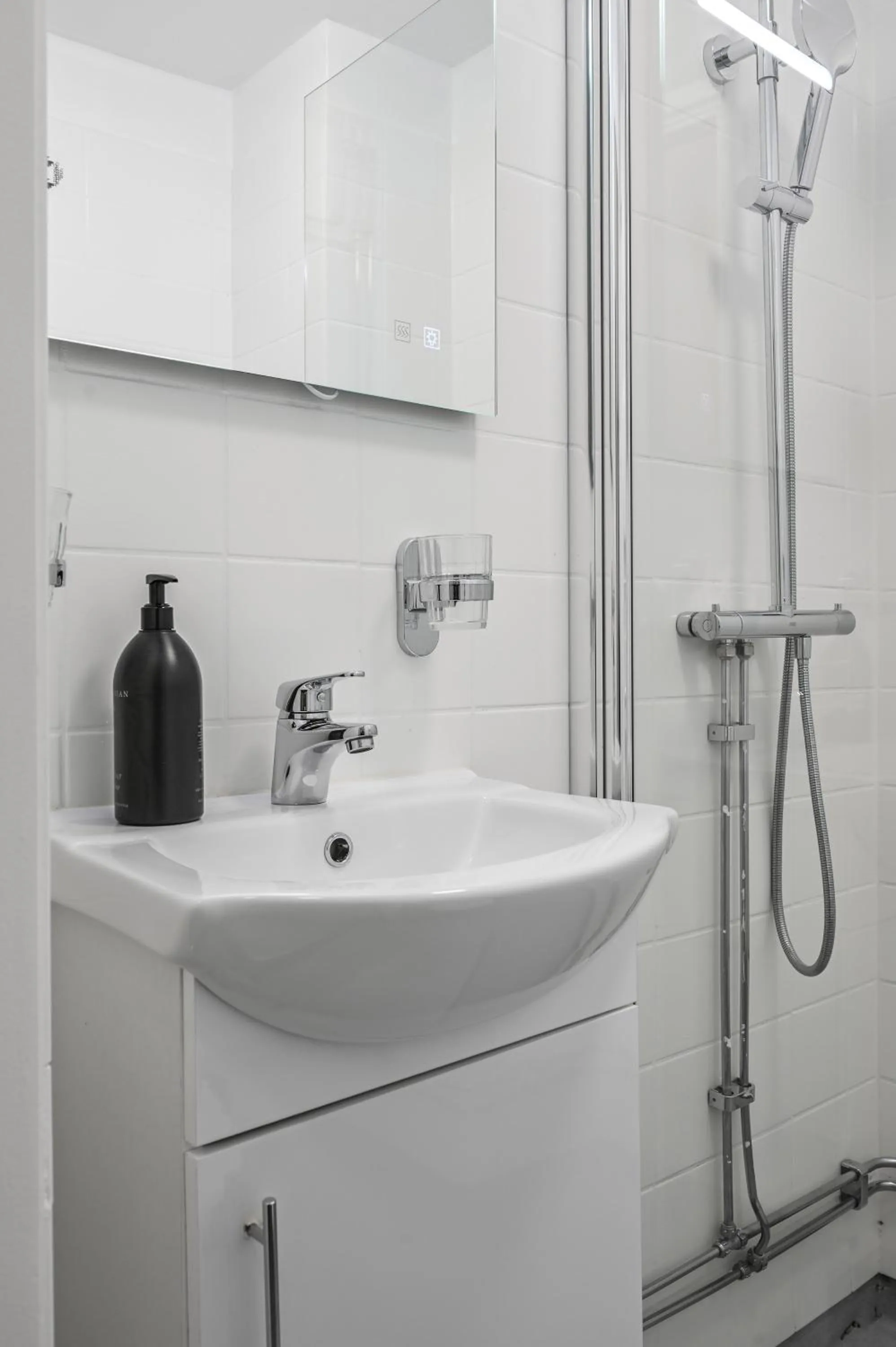 Shower in Hotel Bema