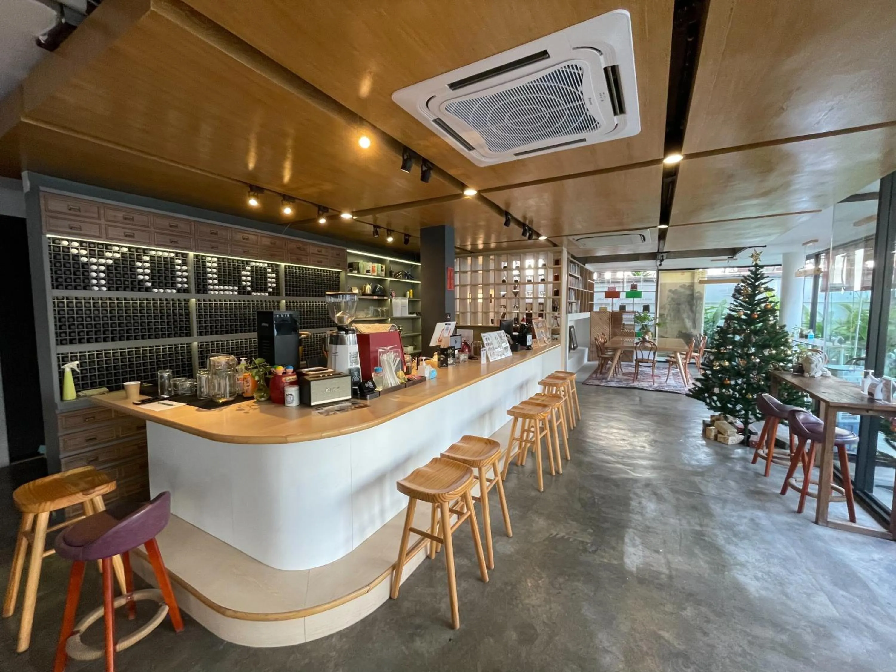 Coffee/tea facilities in YOLO Bangkok Boutique Hotel