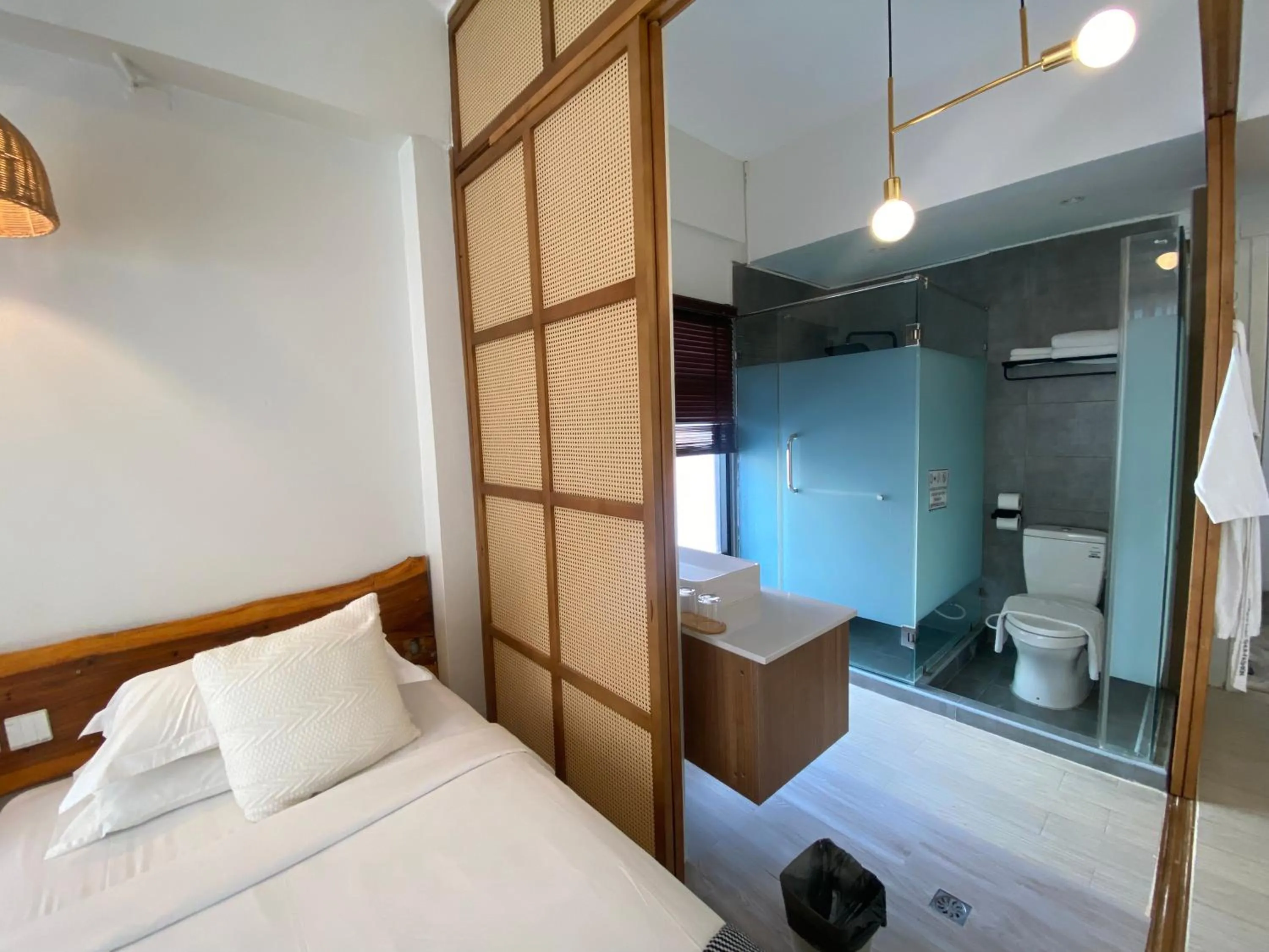 Shower, Bed in YOLO Bangkok Boutique Hotel