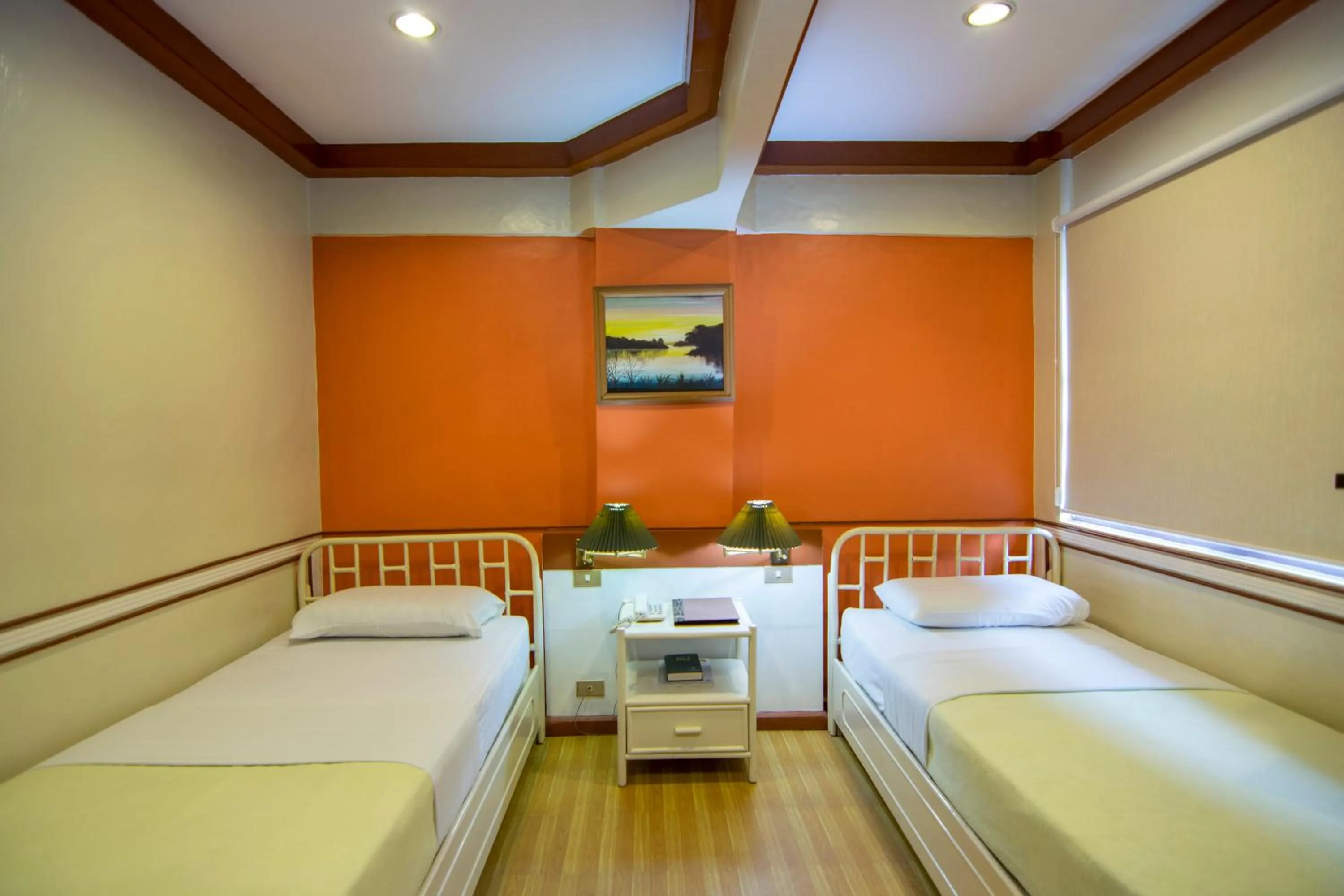 Photo of the whole room, Bed in The Manor Hotel