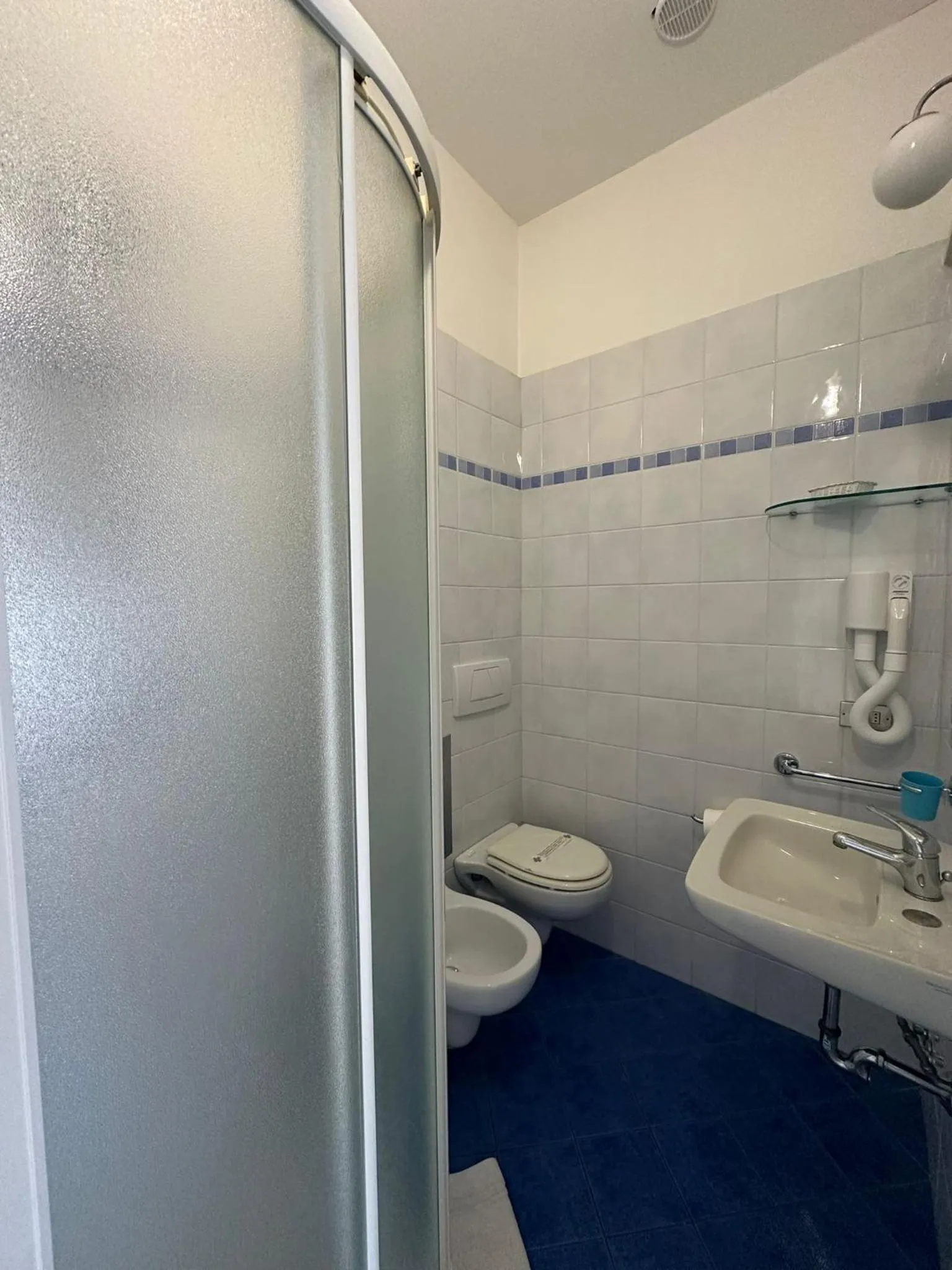 Shower in Hotel Till