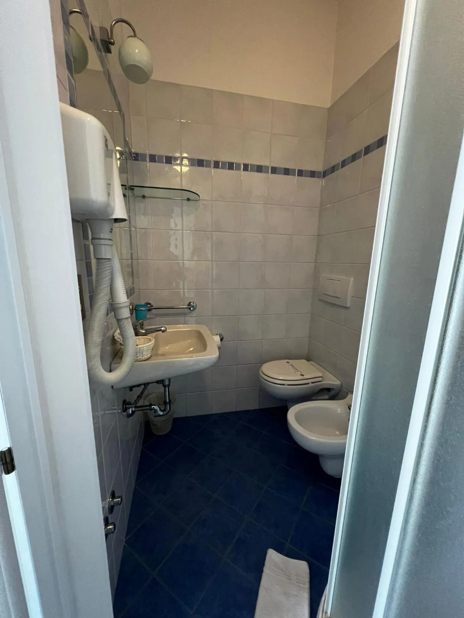 Shower in Hotel Till