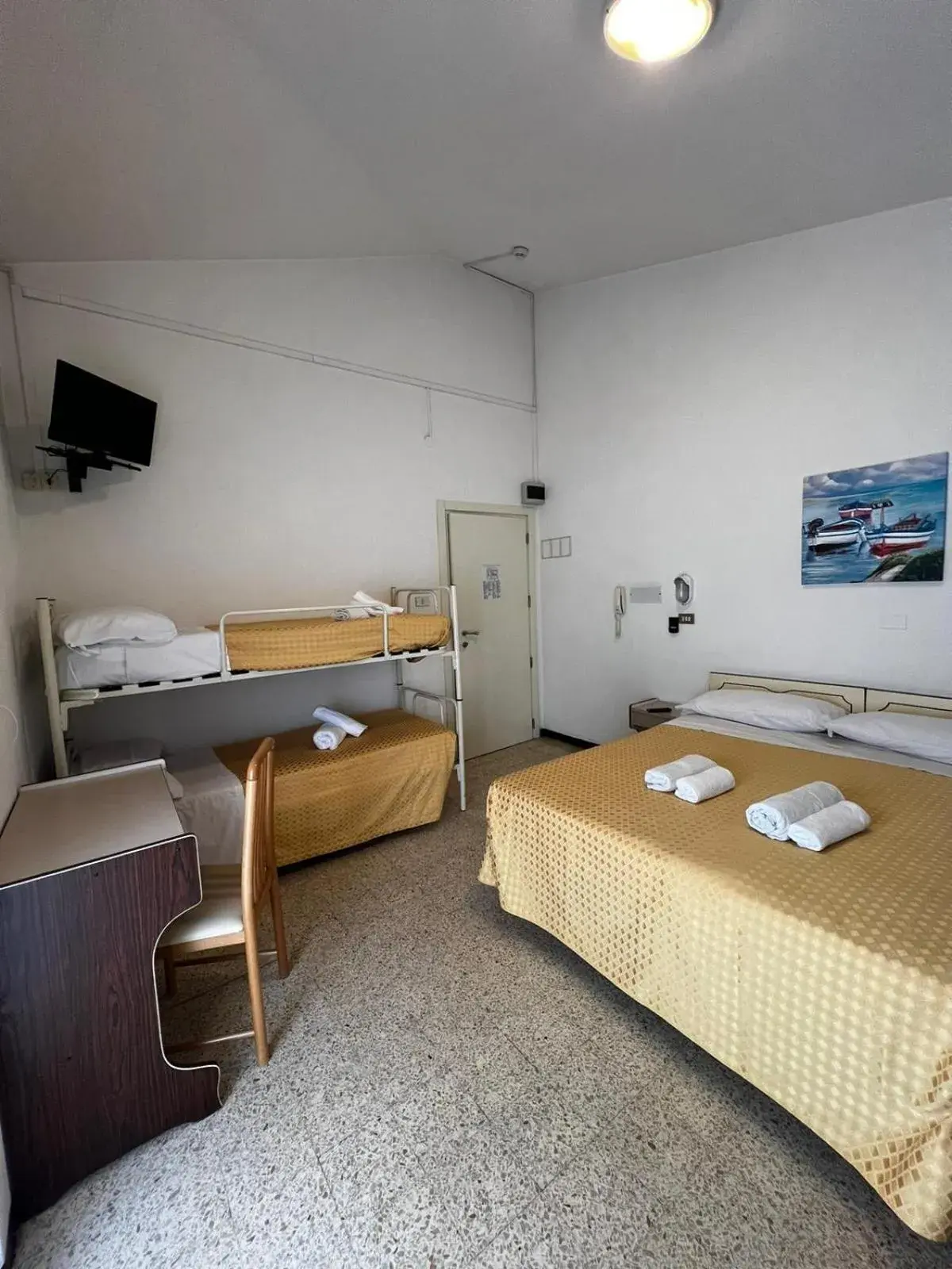 Standard Quadruple Room in Hotel Till Standard Quadruple Room in Hotel Till