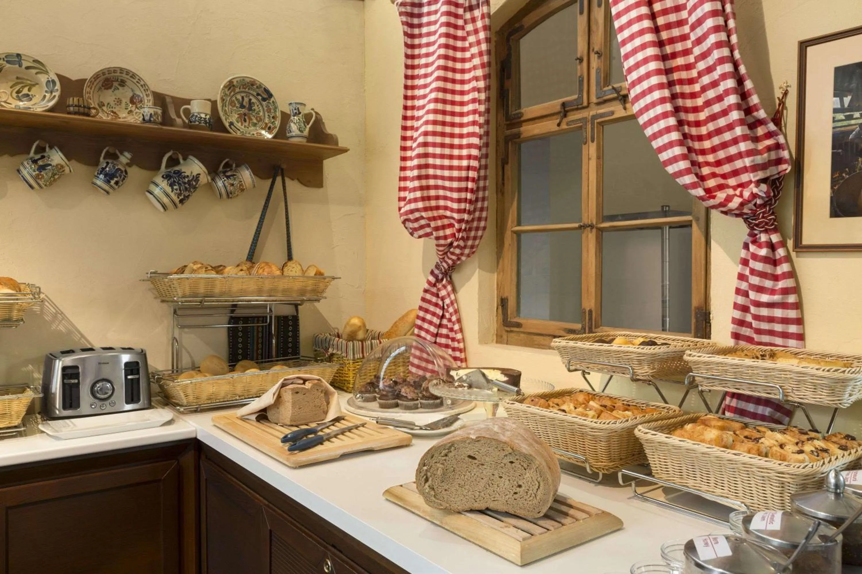 Restaurant/places to eat in Ramada by Wyndham Brasov