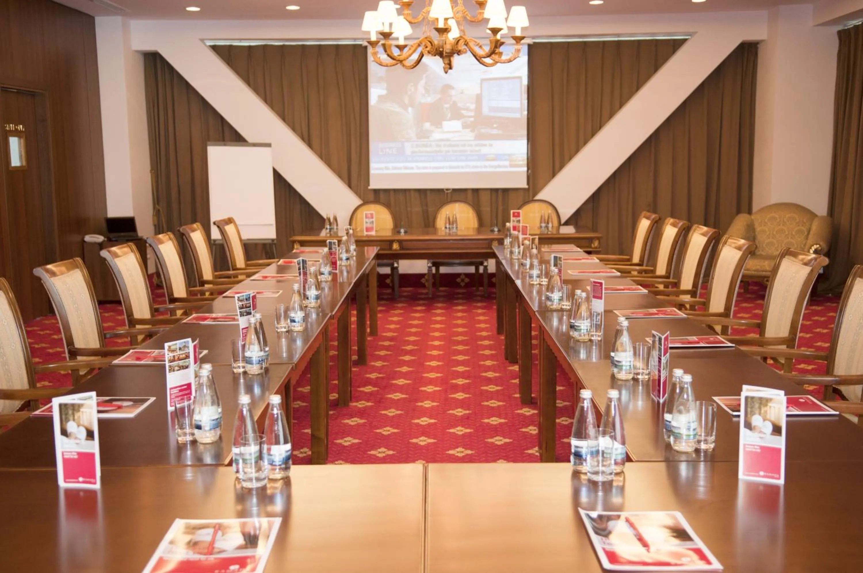 Business facilities in Ramada by Wyndham Brasov